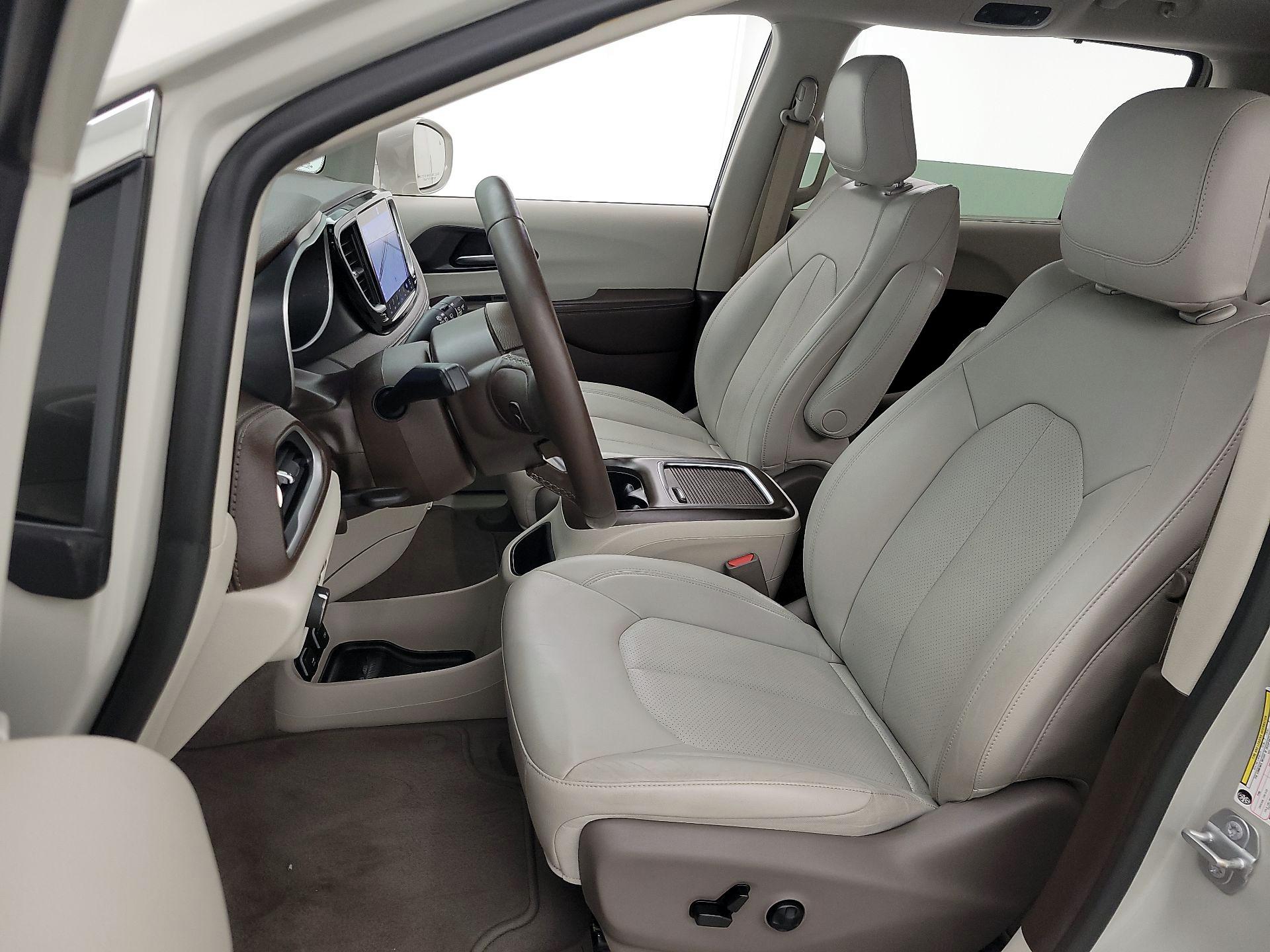 Thumbnail: 2021 Chrysler Pacifica - 11