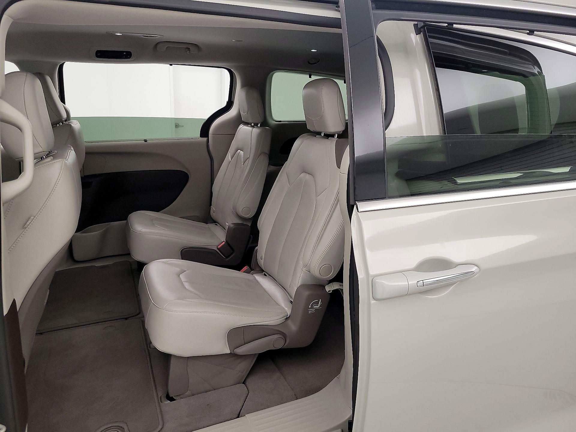Thumbnail: 2021 Chrysler Pacifica - 20
