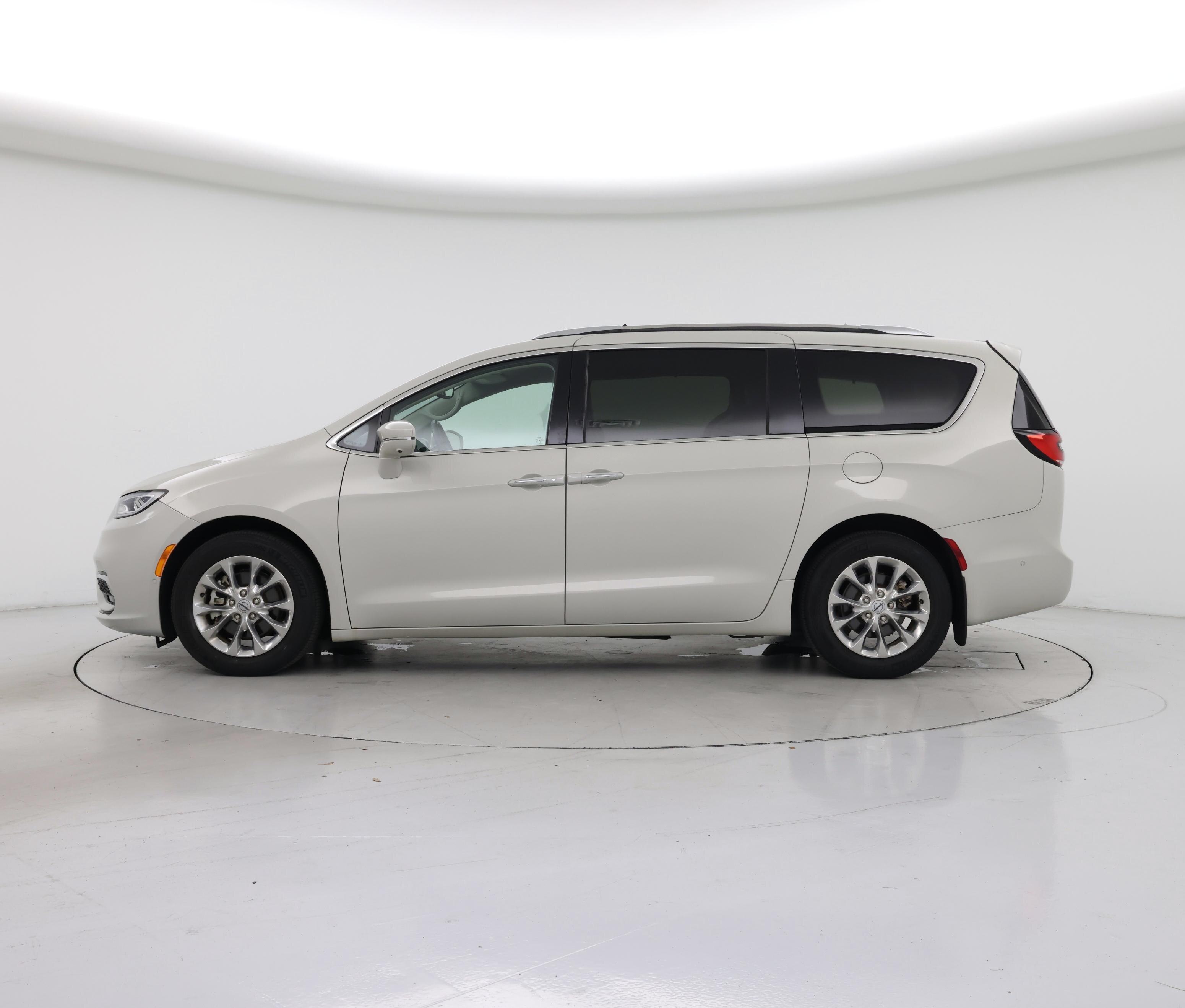 Thumbnail: 2021 Chrysler Pacifica - 3