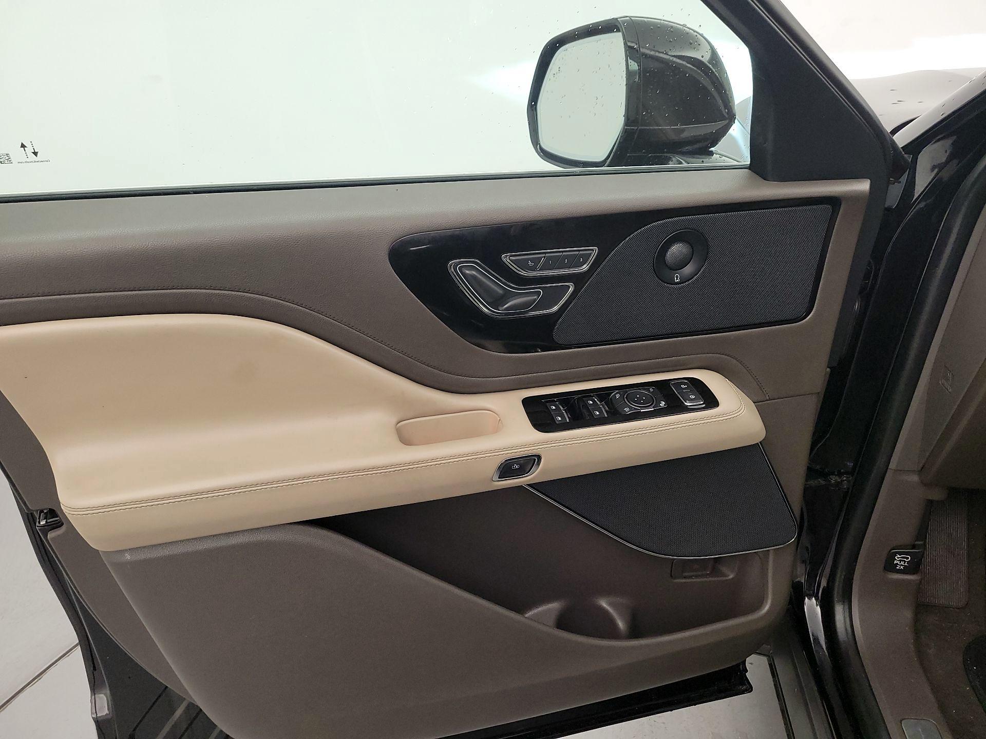 Thumbnail: 2021 Lincoln Aviator - 12