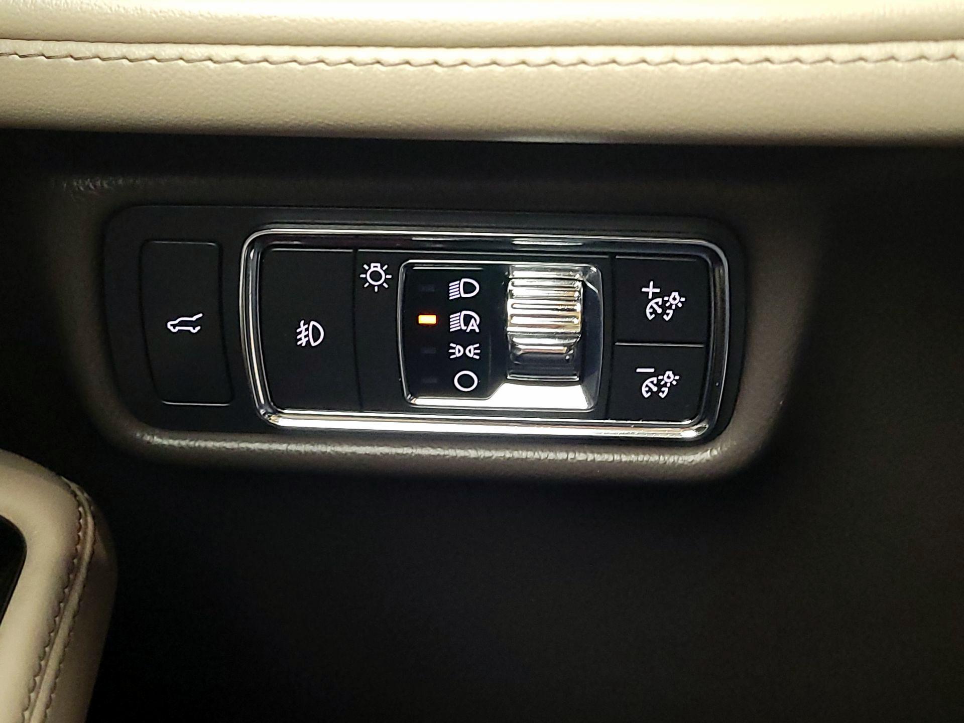 Thumbnail: 2021 Lincoln Aviator - 13
