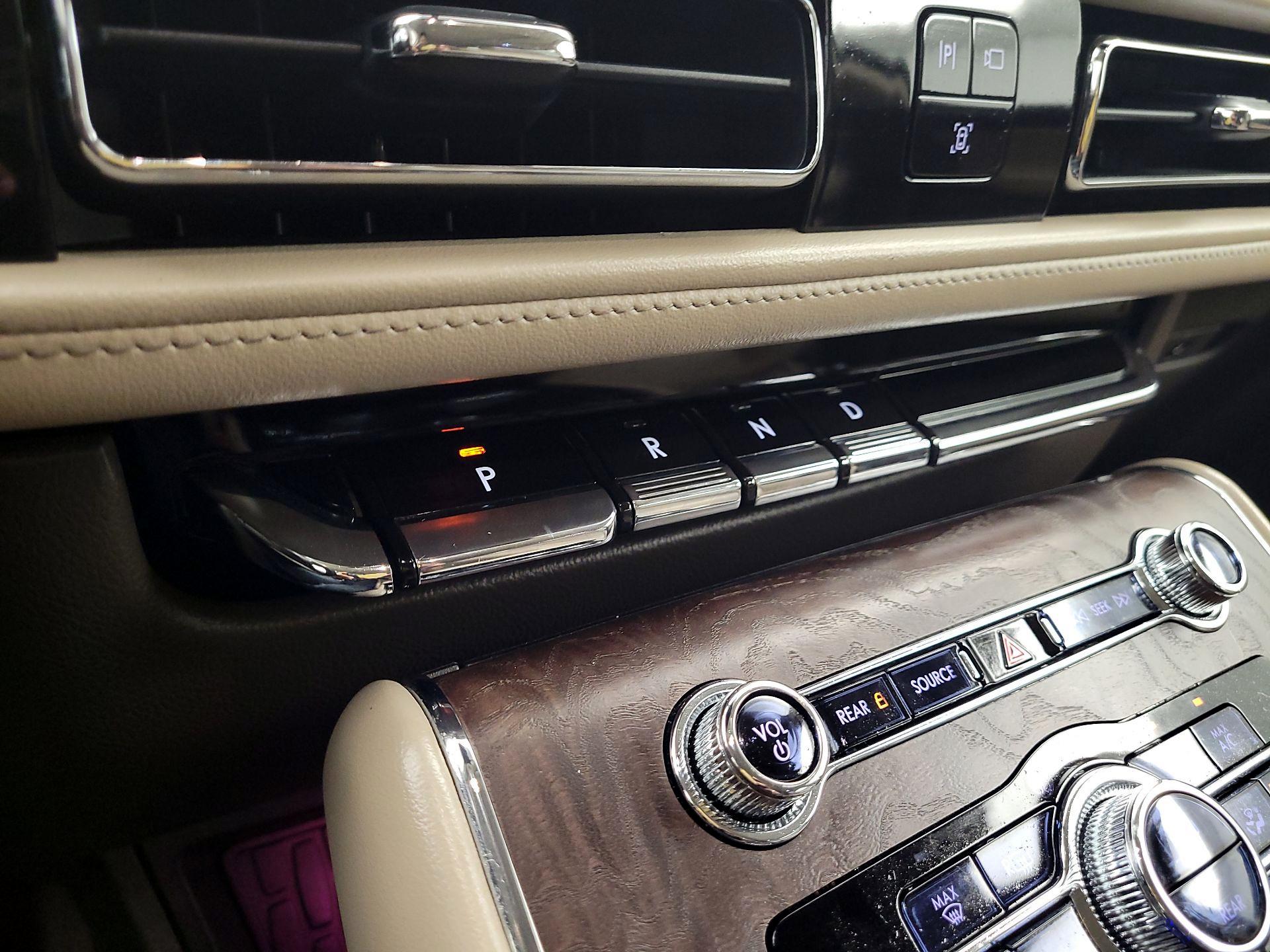 Thumbnail: 2021 Lincoln Aviator - 18