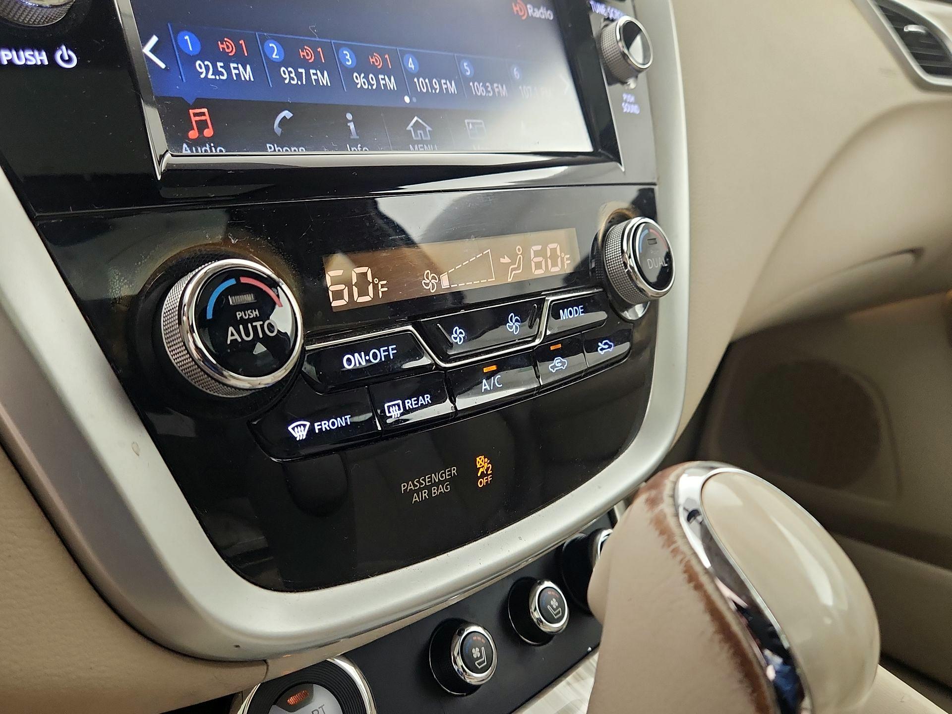 Thumbnail: 2015 Nissan Murano - 17