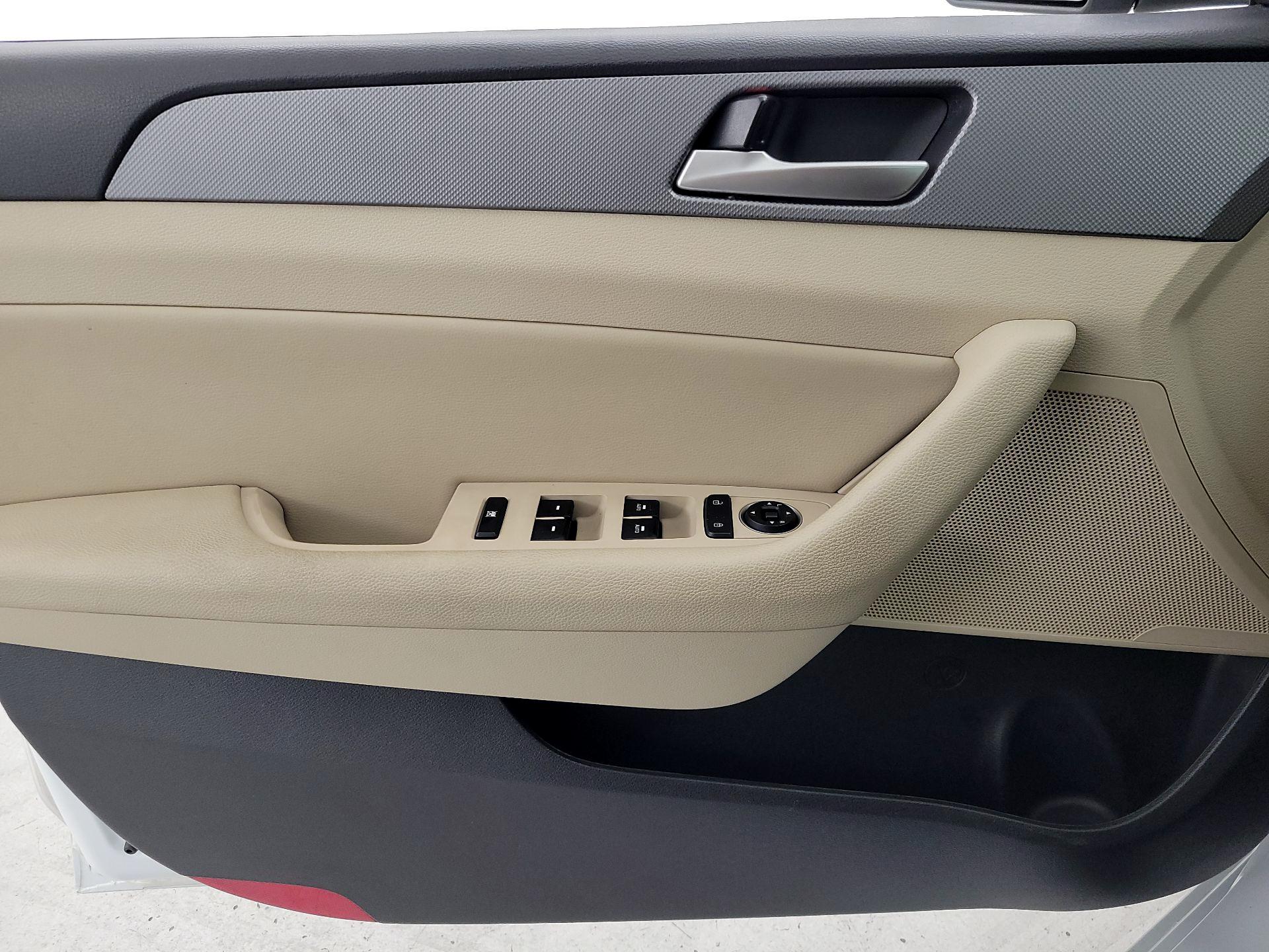 Thumbnail: 2019 Hyundai Sonata - 12