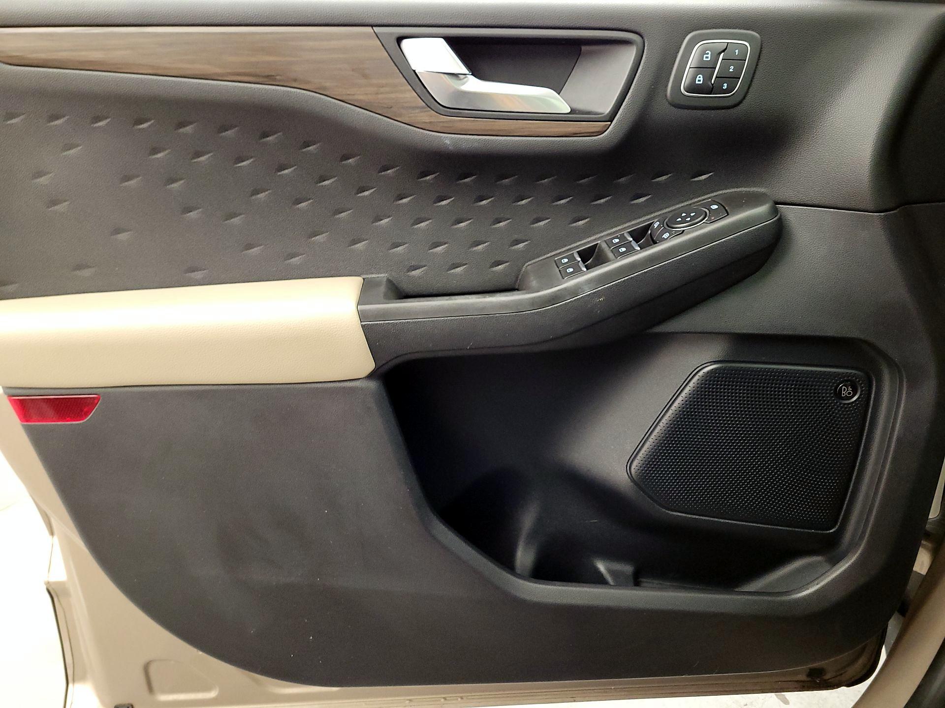 Thumbnail: 2020 Ford Escape - 12