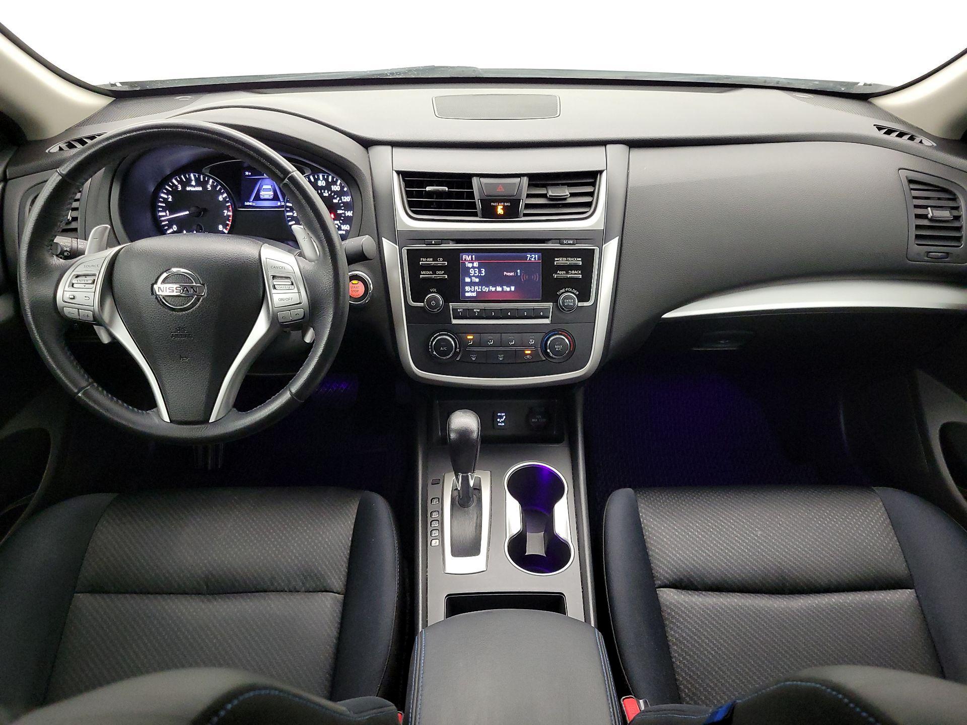 Thumbnail: 2016 Nissan Altima - 9