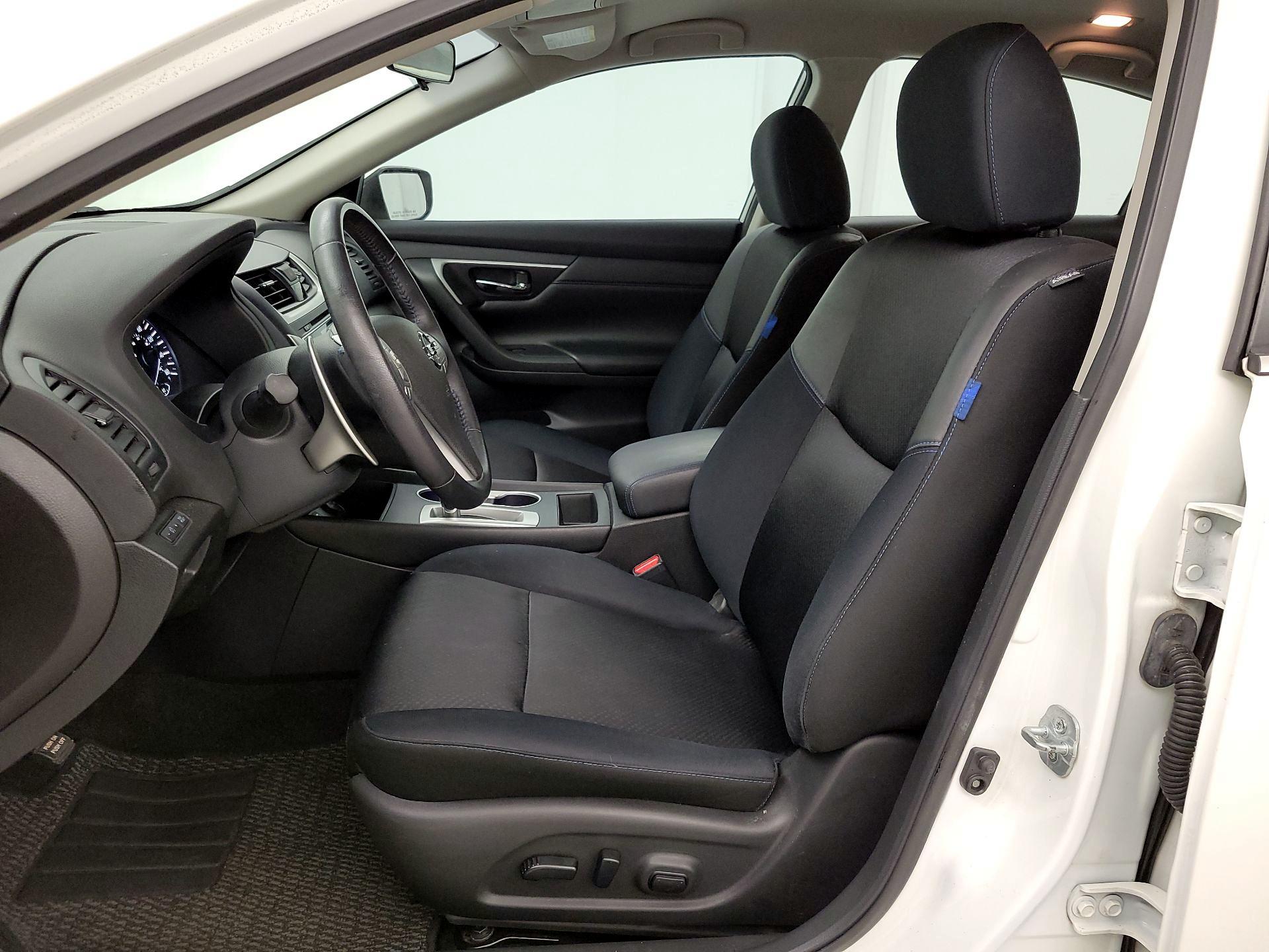 Thumbnail: 2016 Nissan Altima - 11