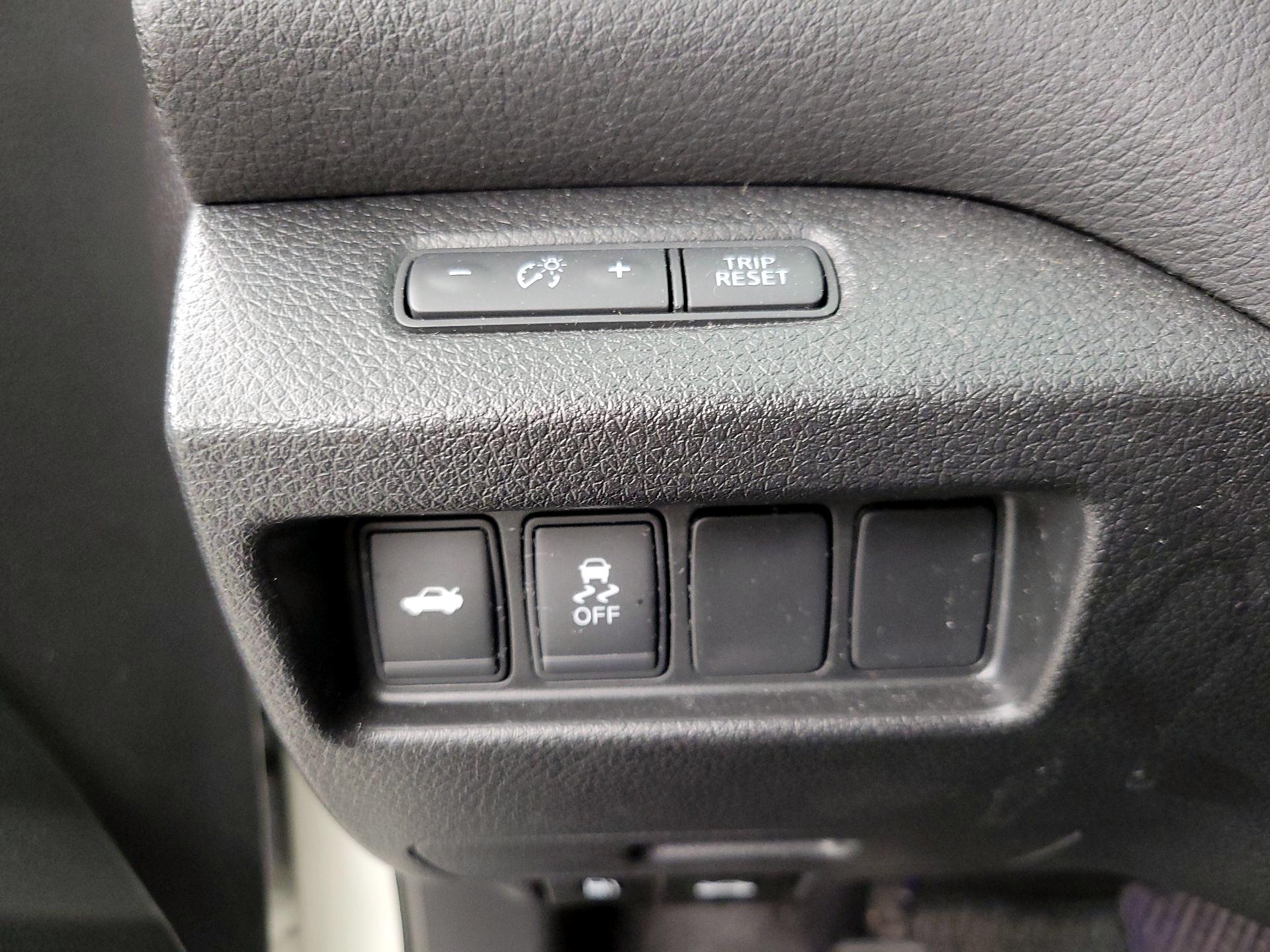 Thumbnail: 2016 Nissan Altima - 13