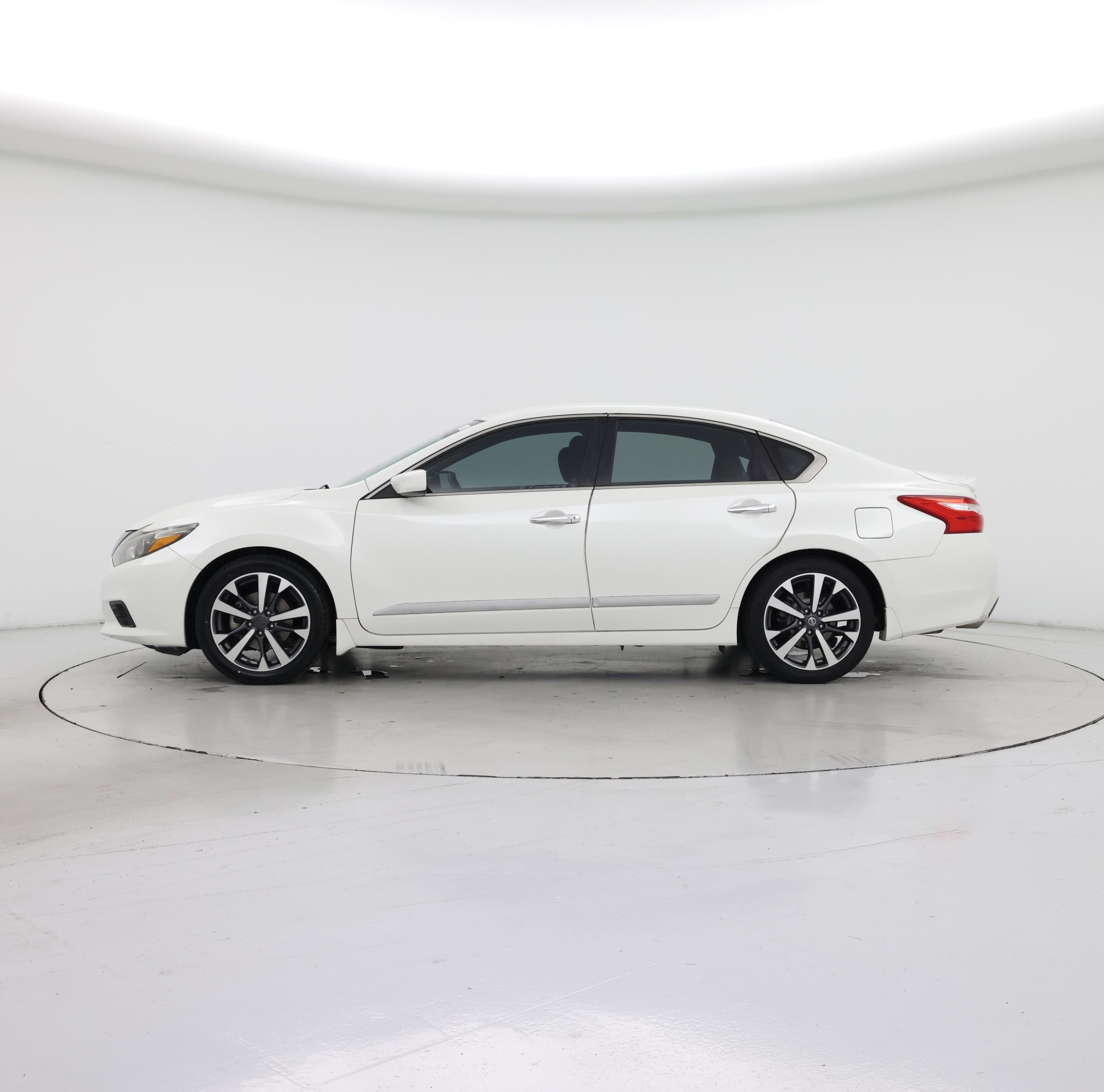 Thumbnail: 2016 Nissan Altima - 3