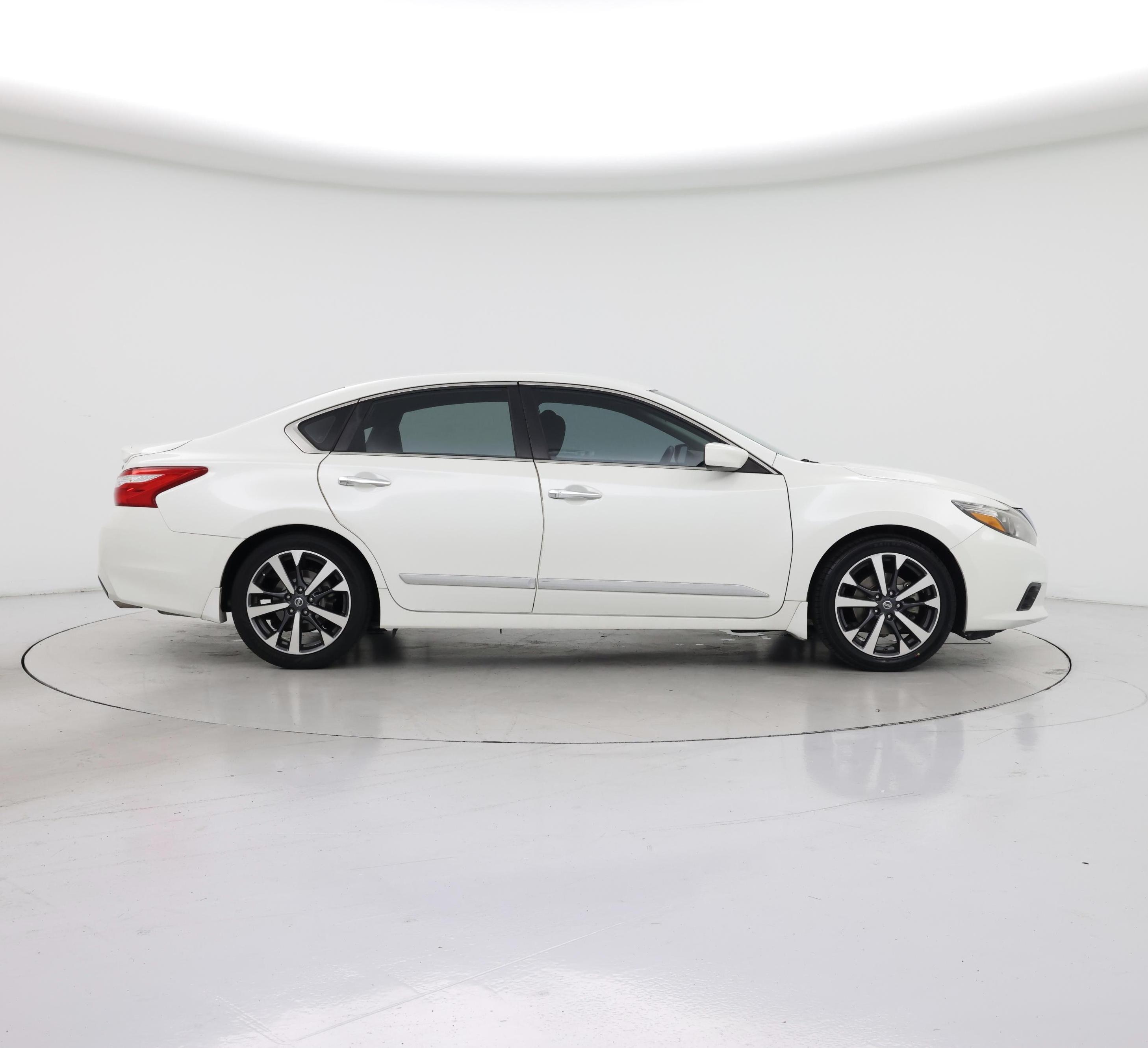 Thumbnail: 2016 Nissan Altima - 7