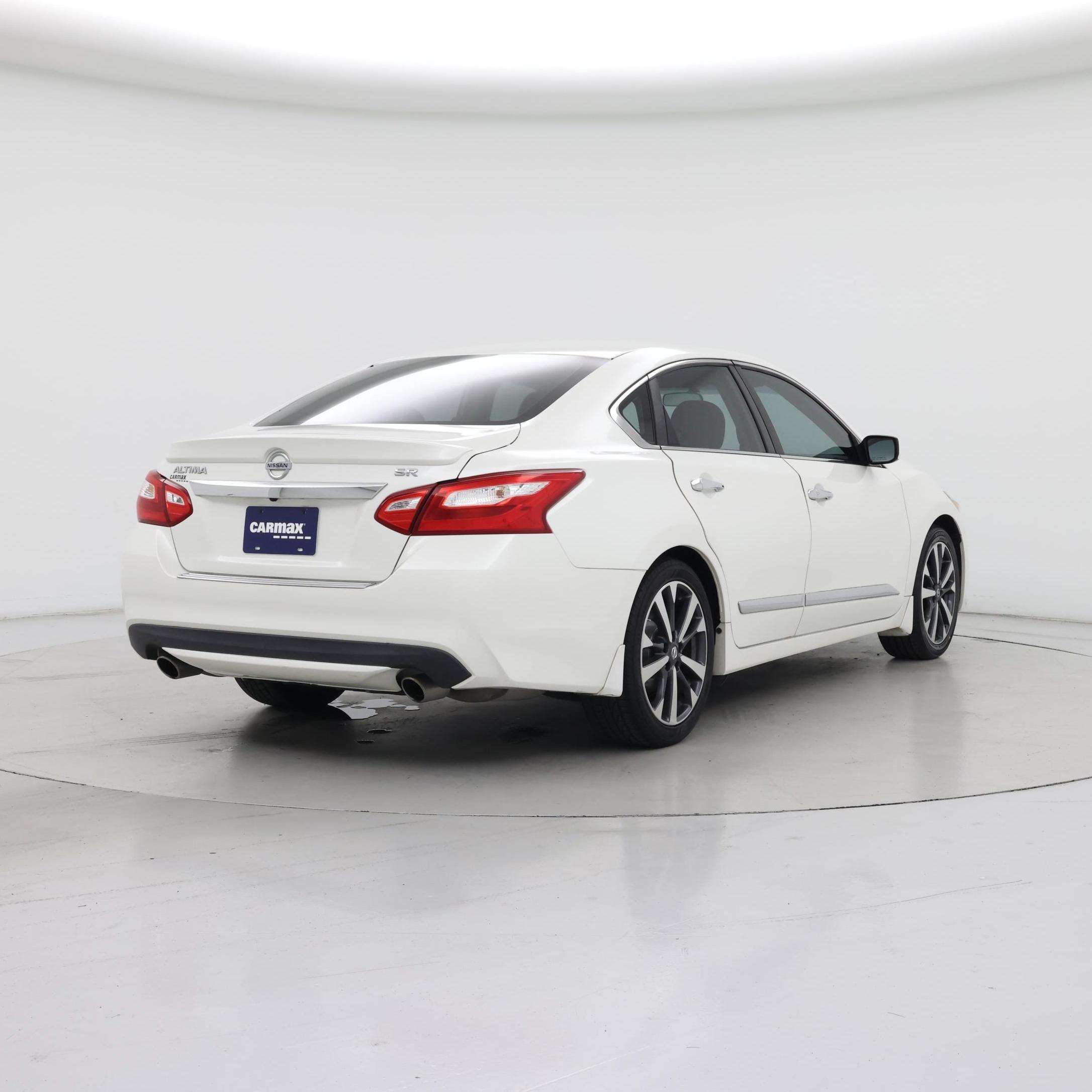 Thumbnail: 2016 Nissan Altima - 8