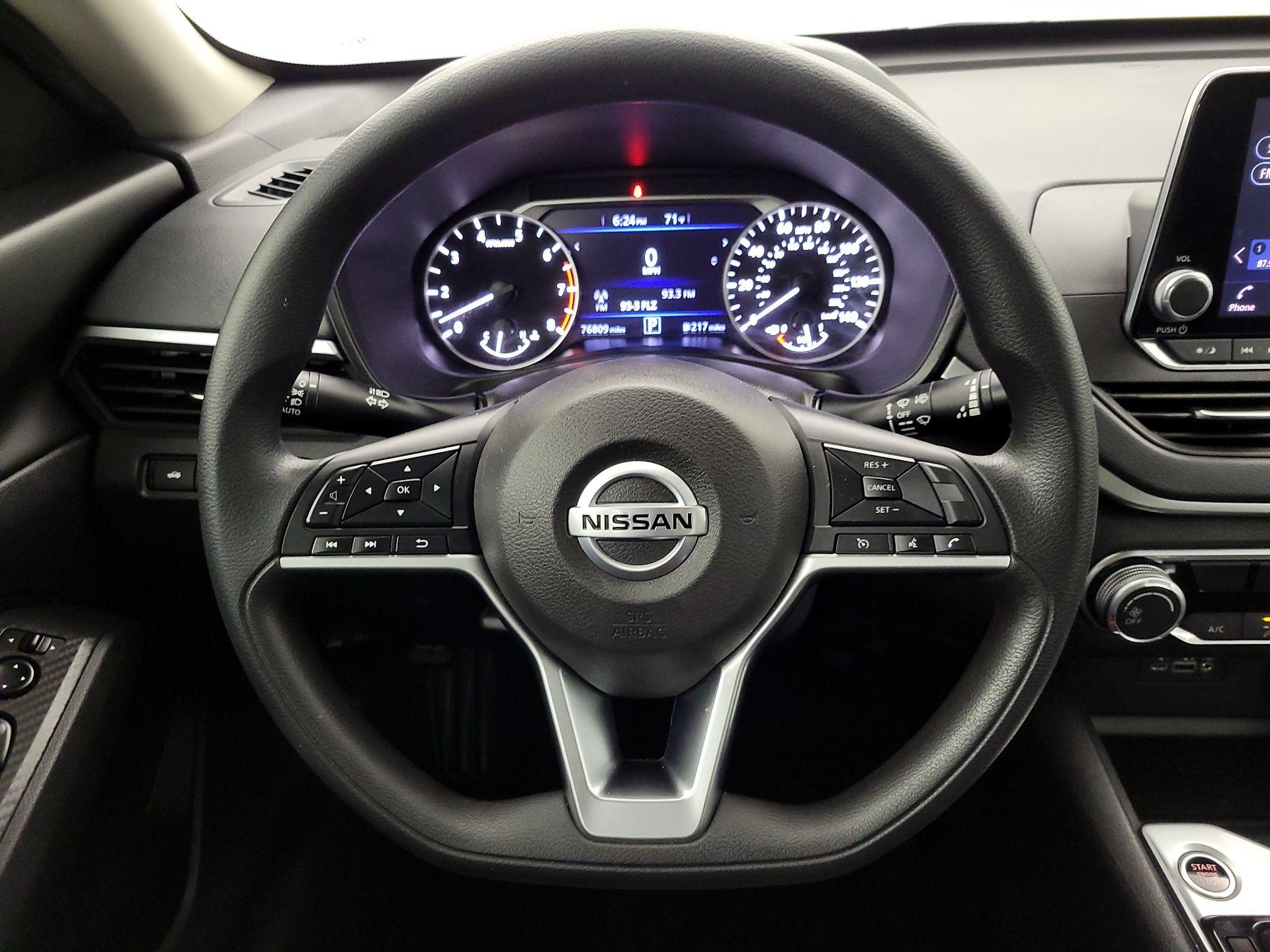 Thumbnail: 2020 Nissan Altima - 10