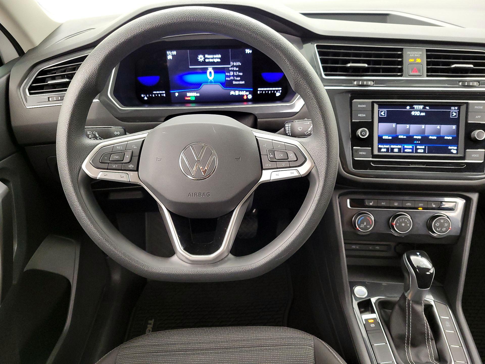 Thumbnail: 2023 Volkswagen Tiguan - 10