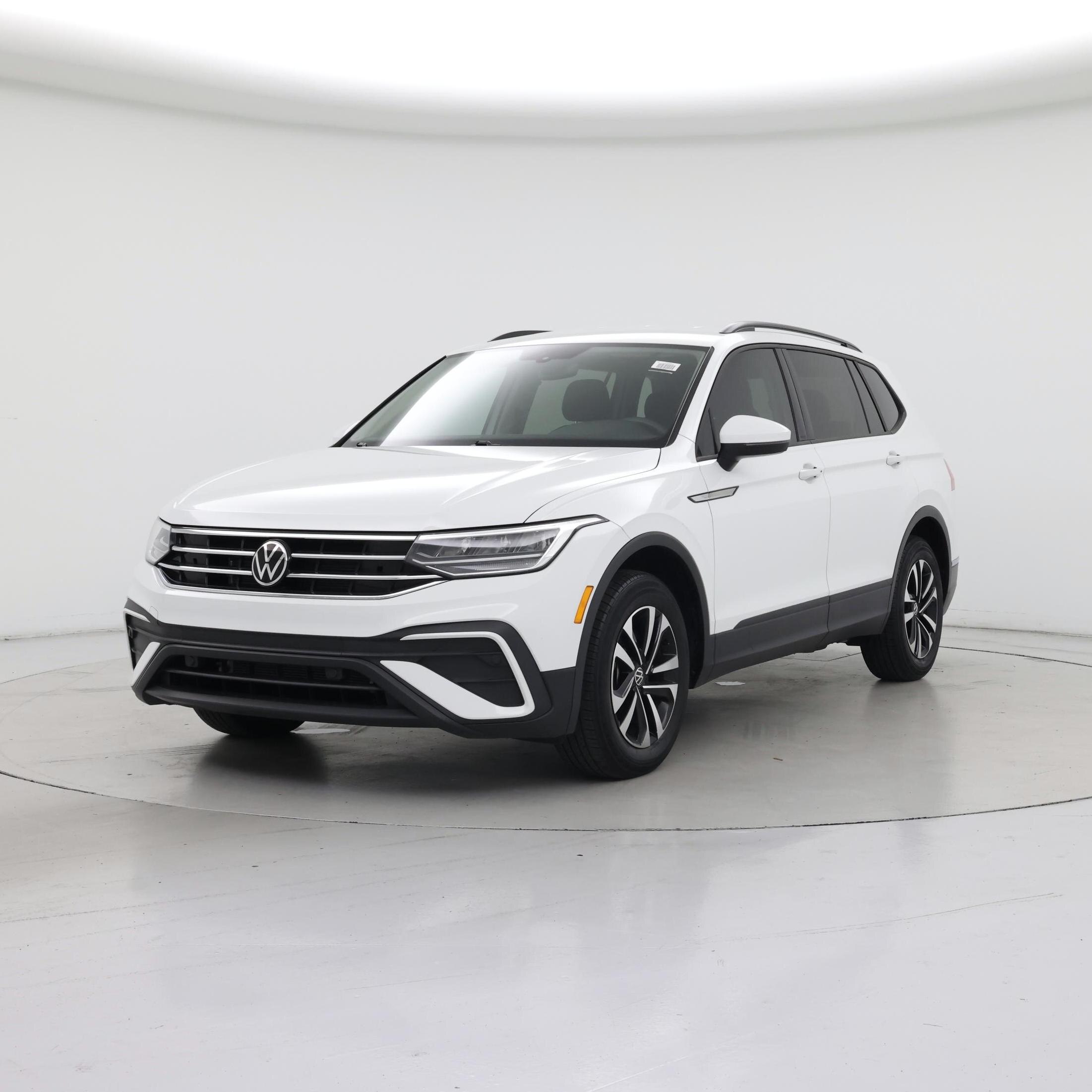 Thumbnail: 2023 Volkswagen Tiguan - 4