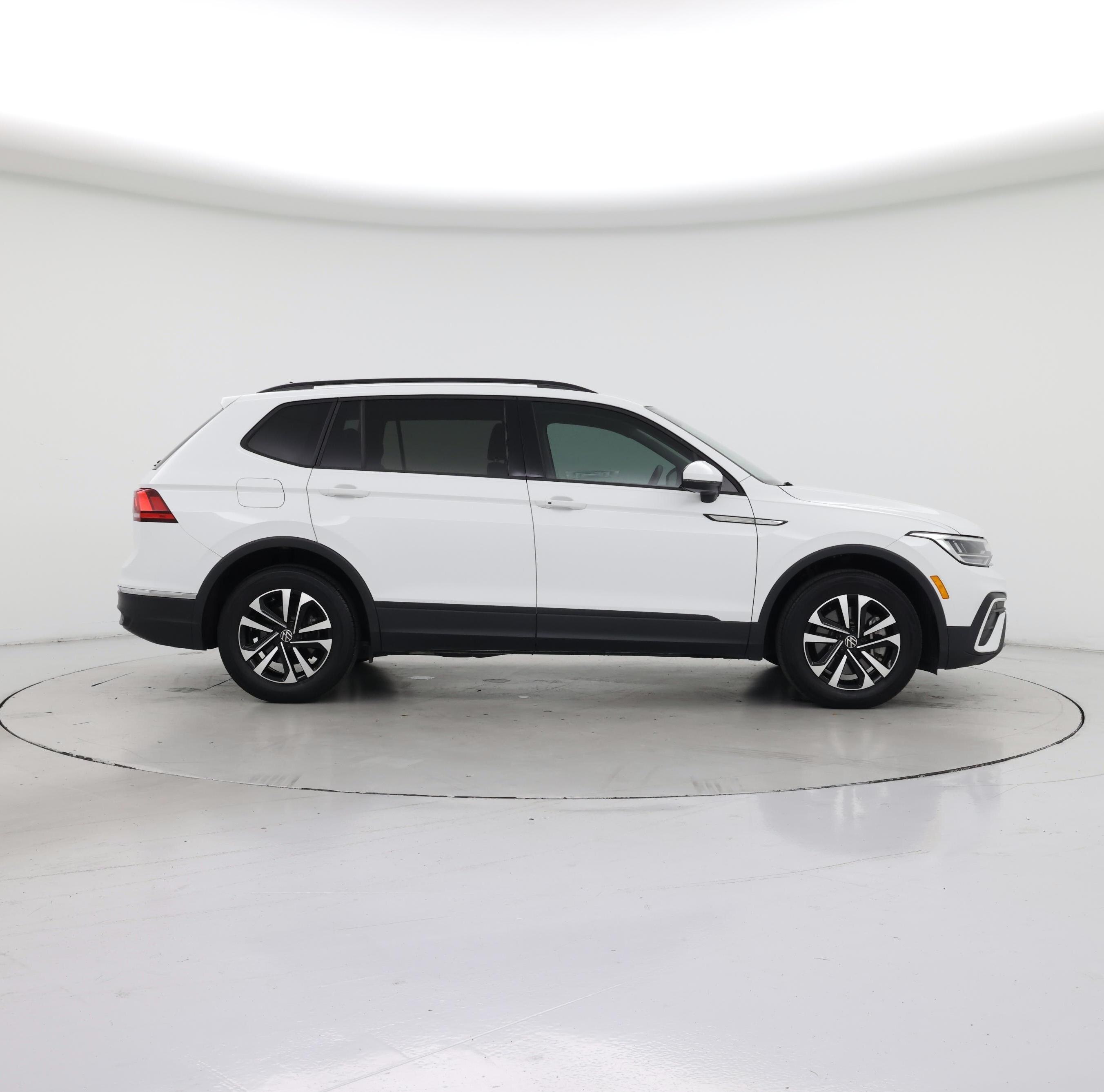 Thumbnail: 2023 Volkswagen Tiguan - 7