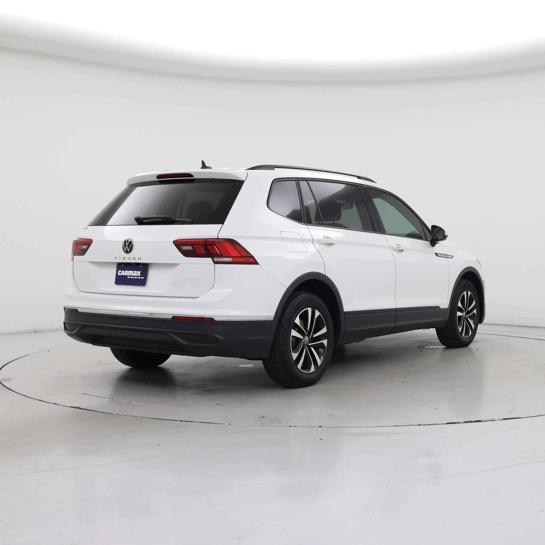 Thumbnail: 2023 Volkswagen Tiguan - 8
