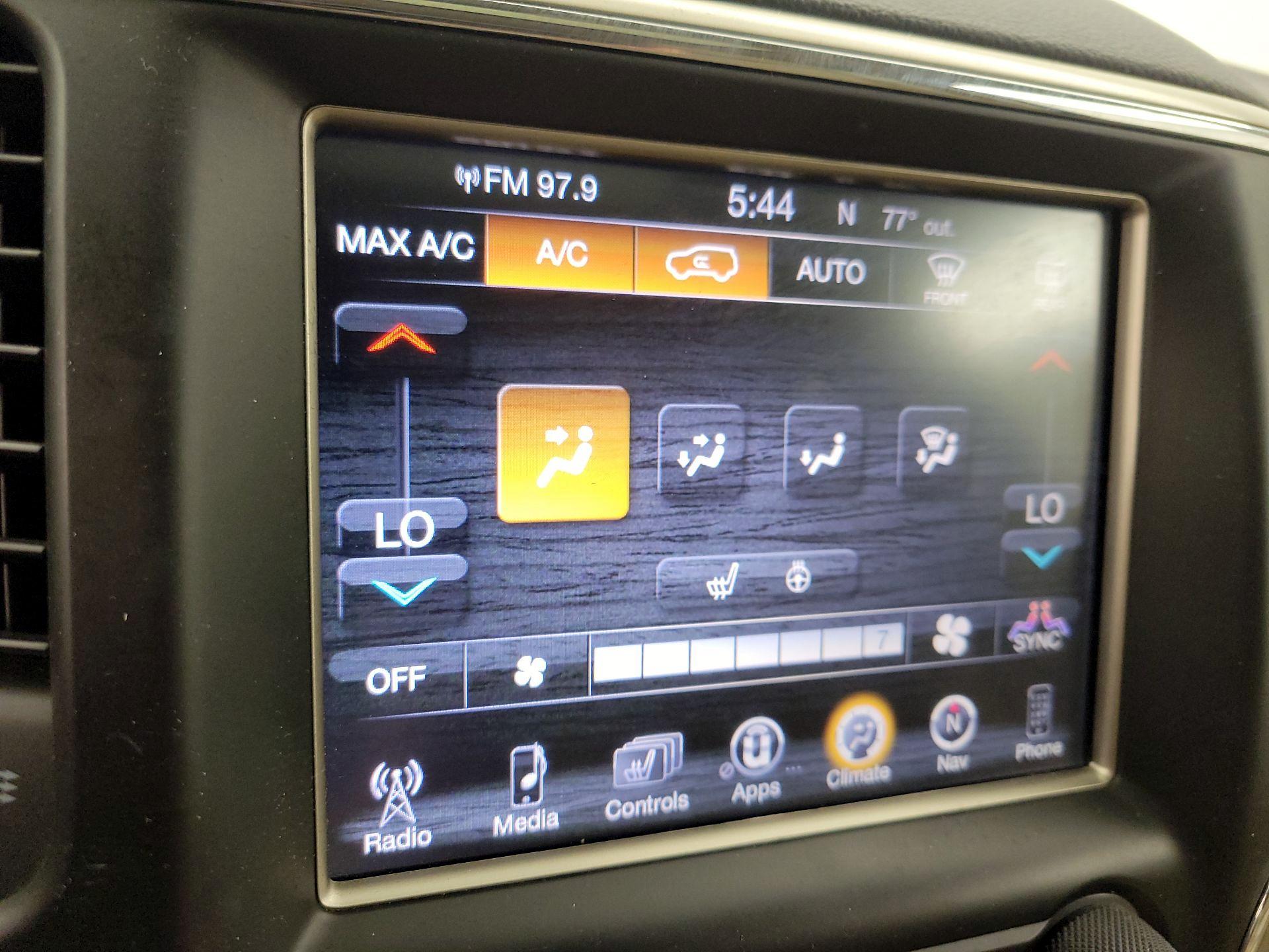 Thumbnail: 2015 Jeep Grand Cherokee - 17