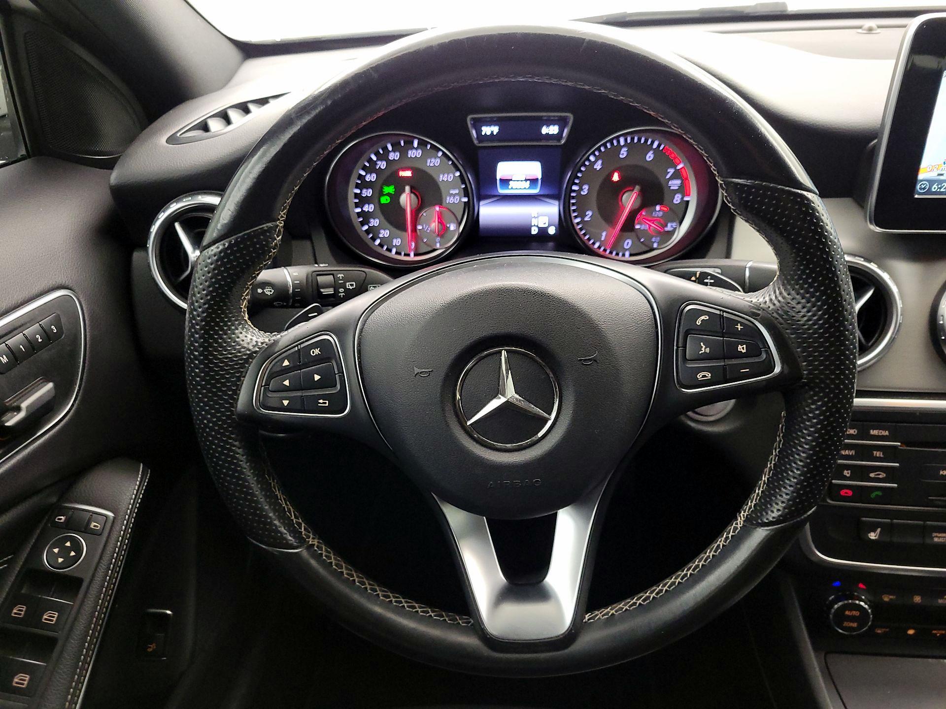 Thumbnail: 2016 Mercedes-Benz GLA - 10