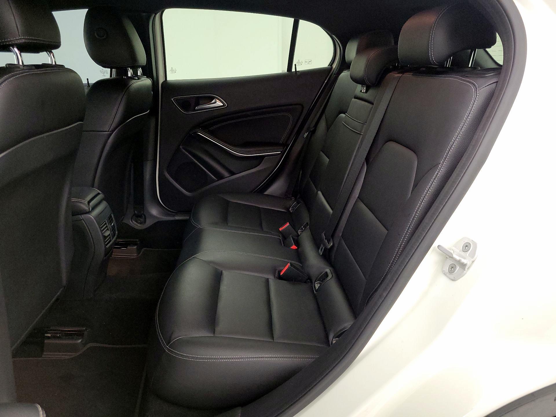 Thumbnail: 2016 Mercedes-Benz GLA - 20