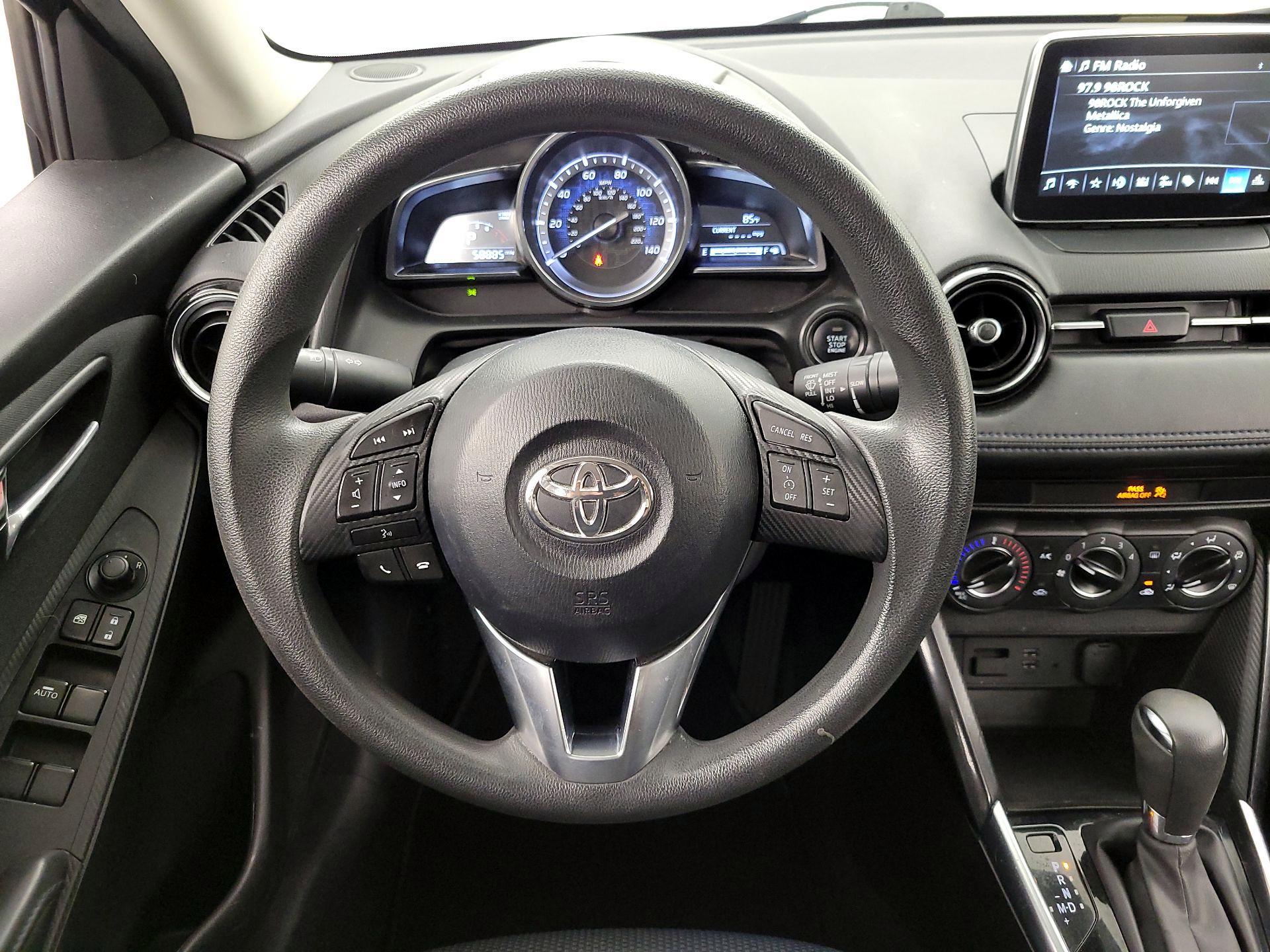 Thumbnail: 2017 Toyota Yaris iA - 10