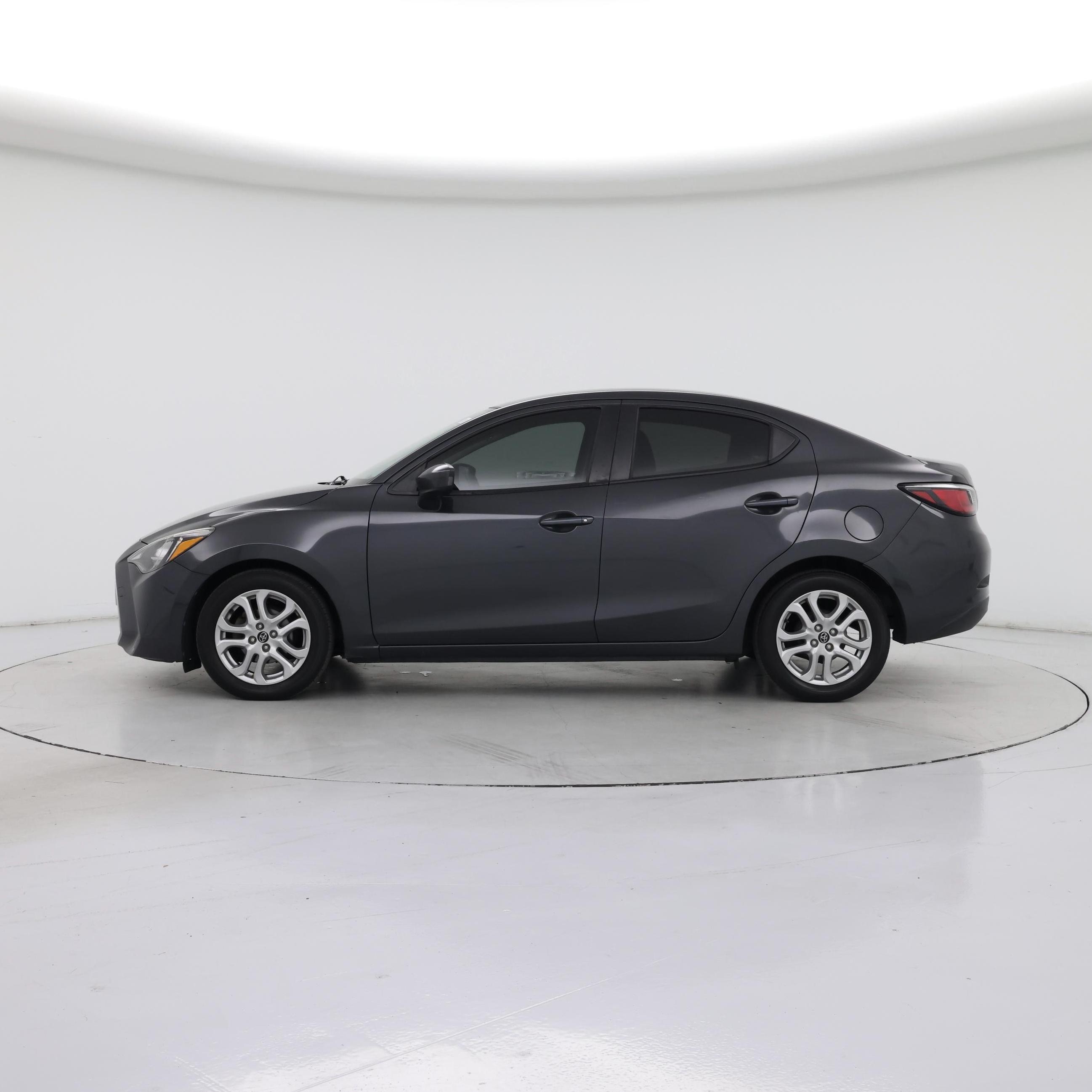 Thumbnail: 2017 Toyota Yaris iA - 3