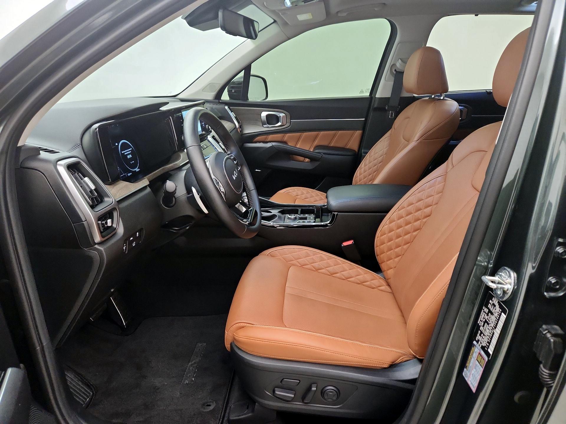 Thumbnail: 2023 Kia Sorento - 11