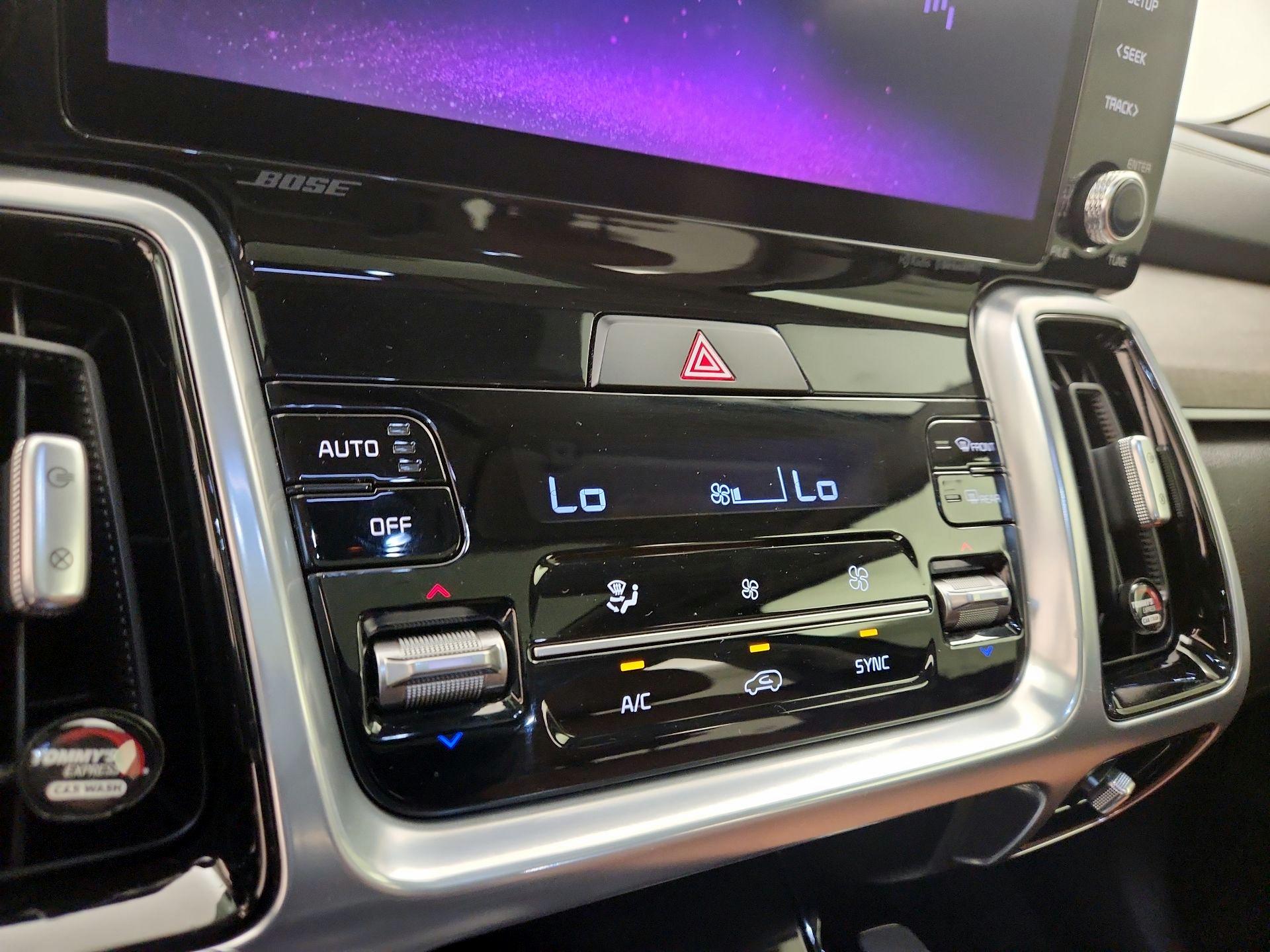 Thumbnail: 2023 Kia Sorento - 17