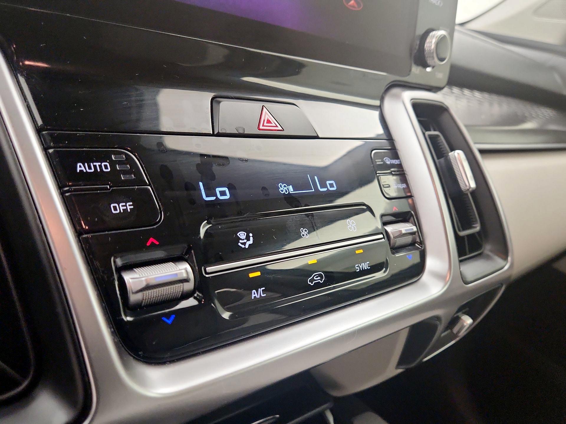 Thumbnail: 2022 Kia Sorento - 17