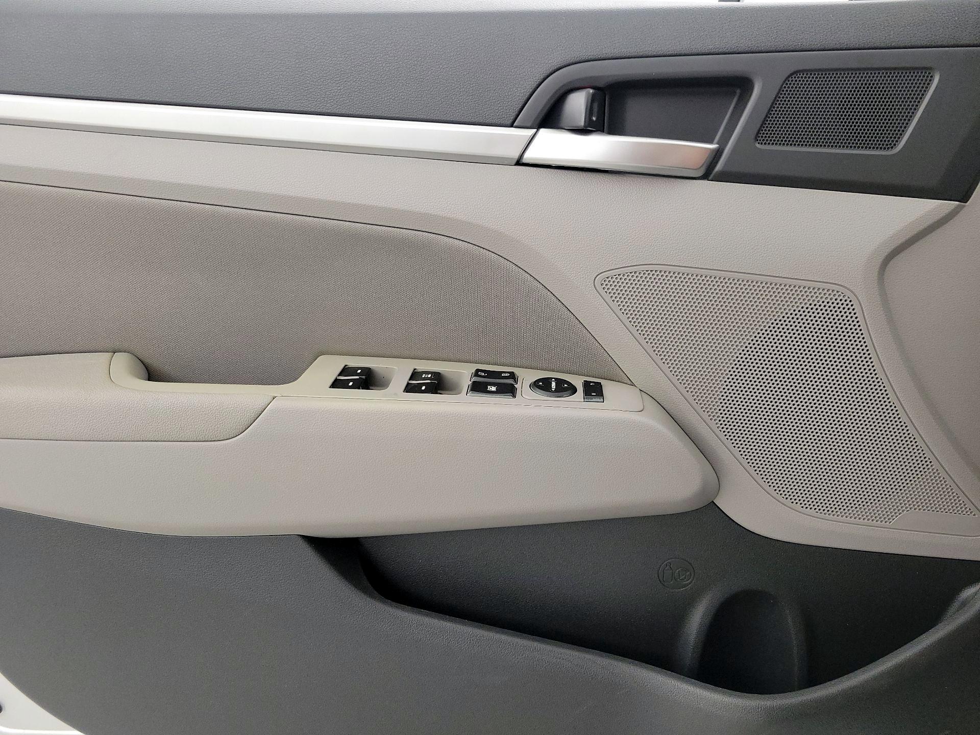 Thumbnail: 2020 Hyundai Elantra - 12