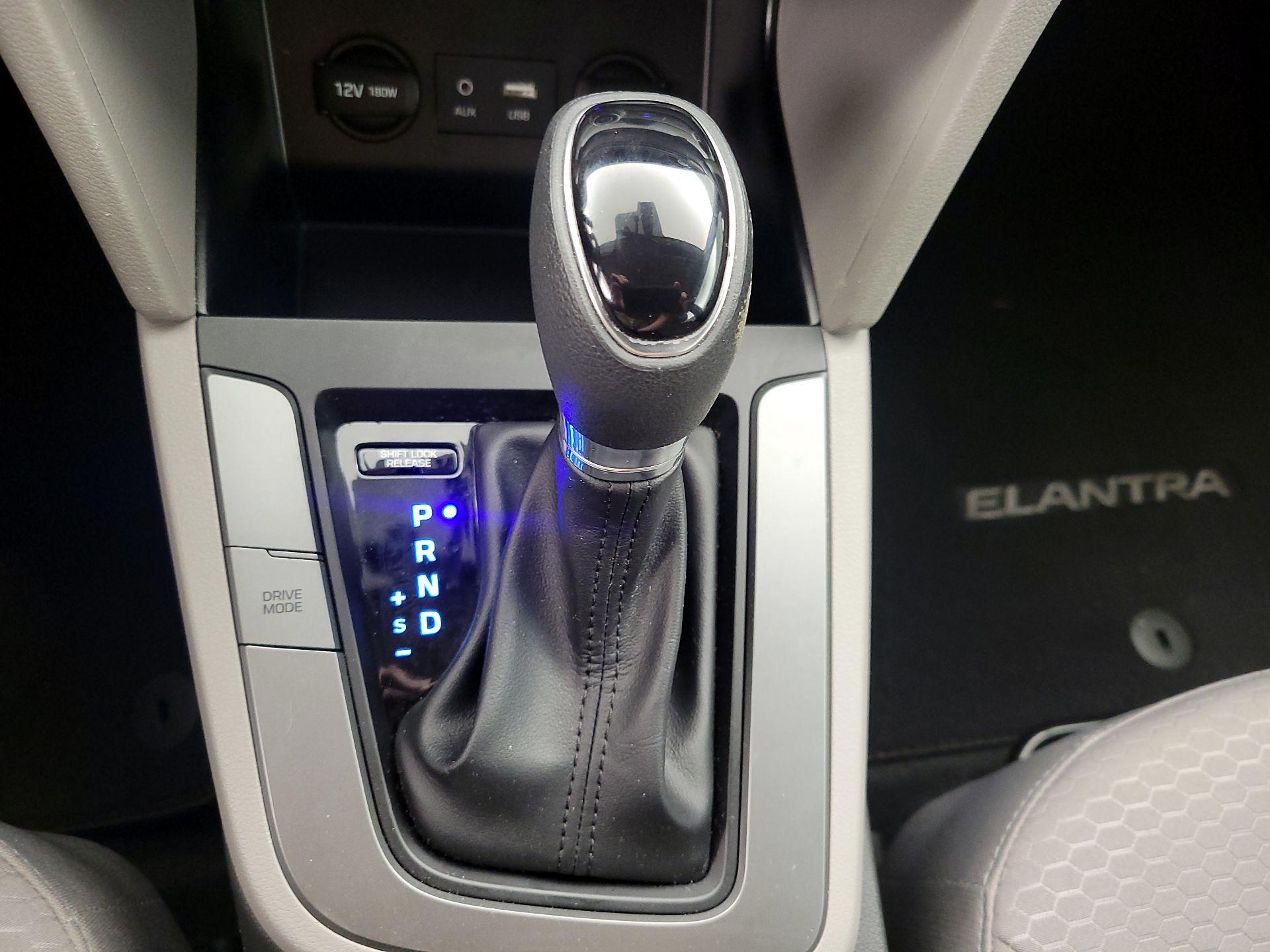 Thumbnail: 2020 Hyundai Elantra - 17