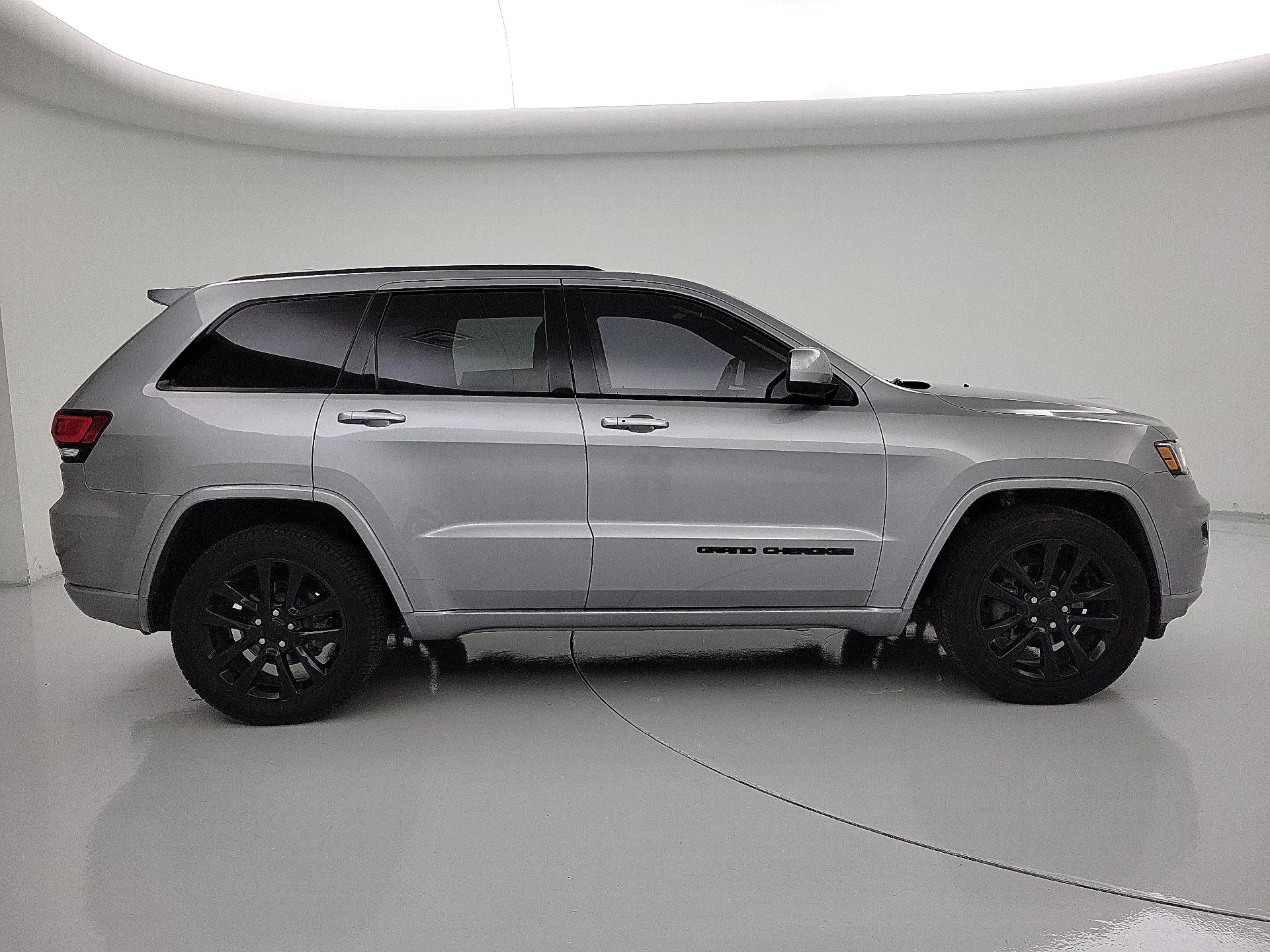 Thumbnail: 2018 Jeep Grand Cherokee - 4