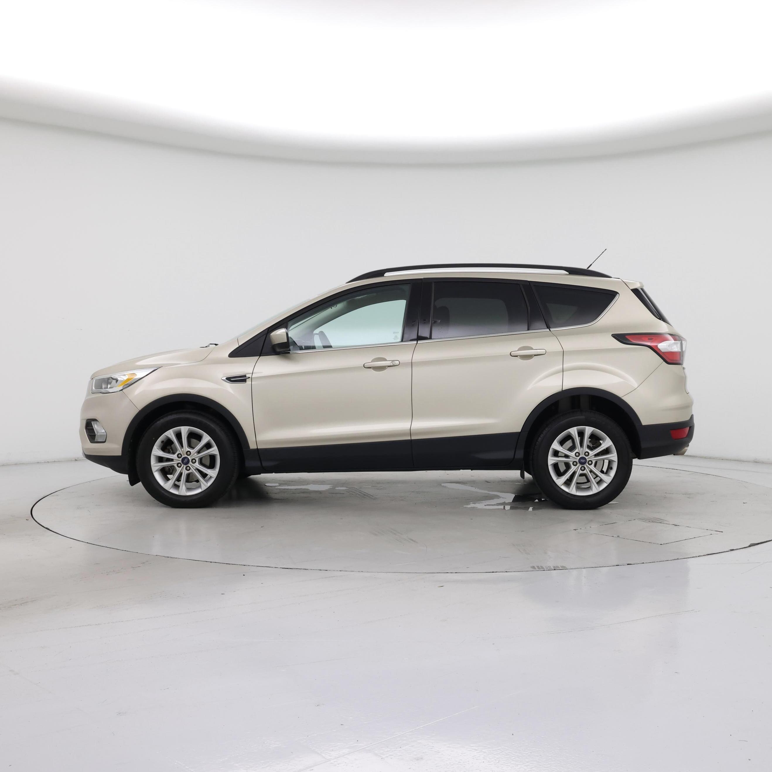 Thumbnail: 2017 Ford Escape - 3