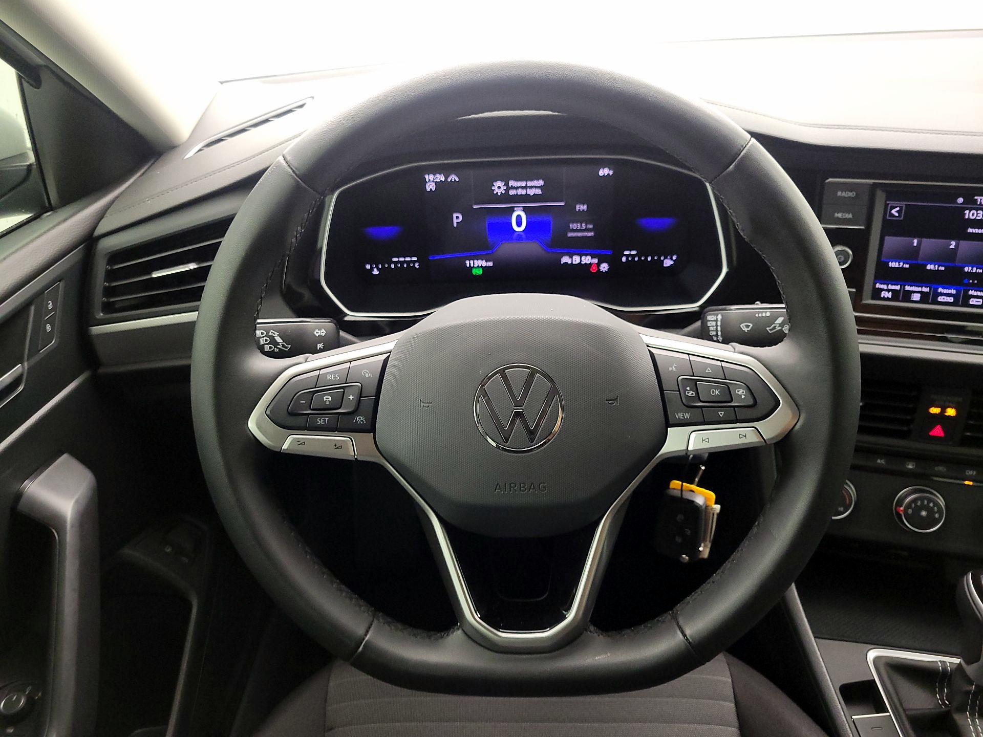 Thumbnail: 2024 Volkswagen Jetta - 10