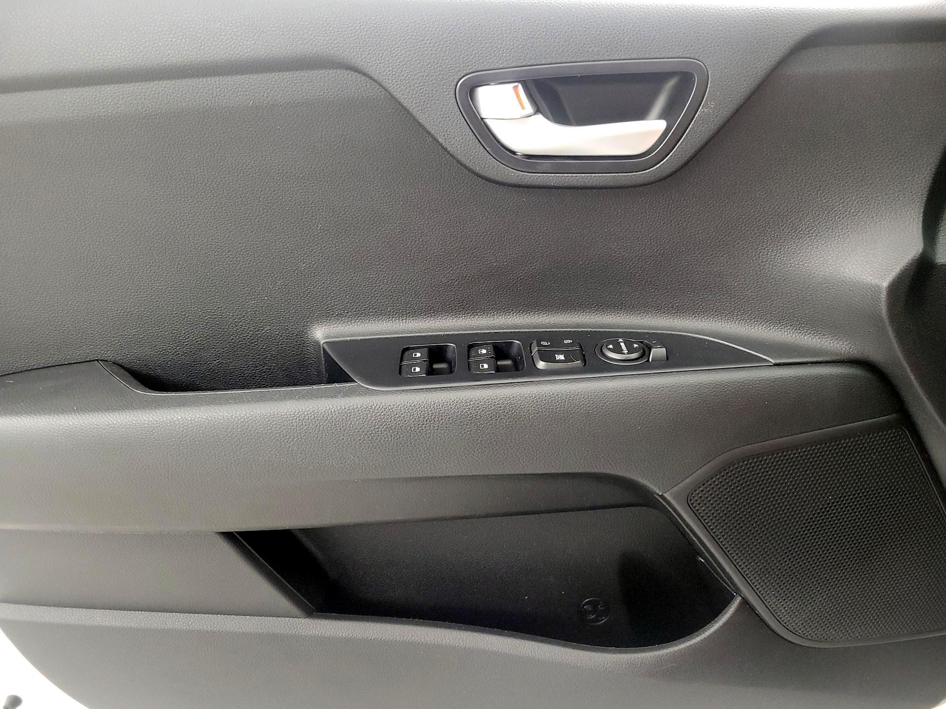 Thumbnail: 2019 Kia Rio - 12