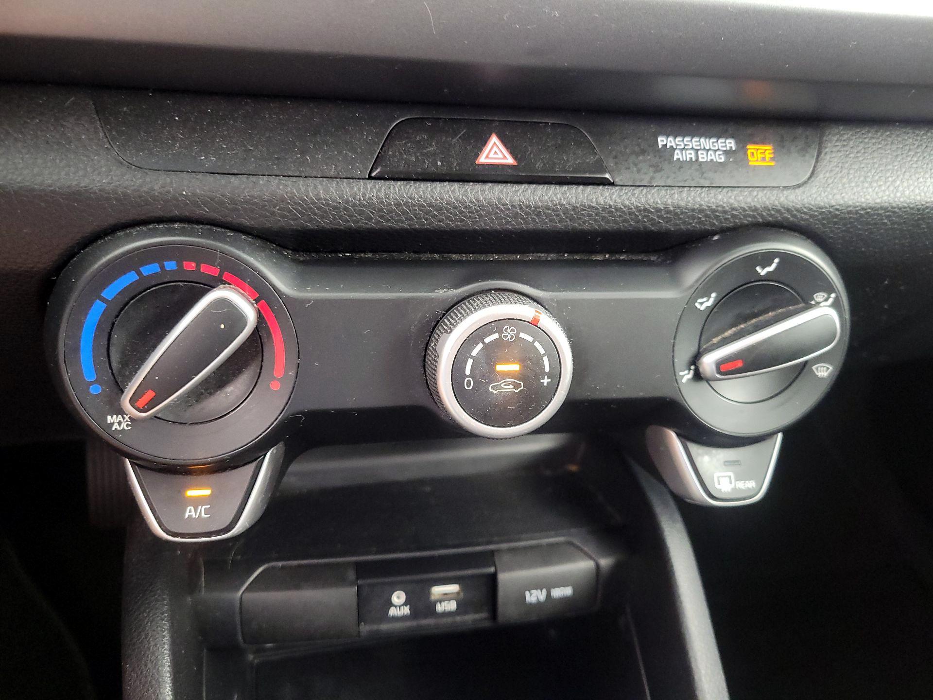 Thumbnail: 2019 Kia Rio - 16