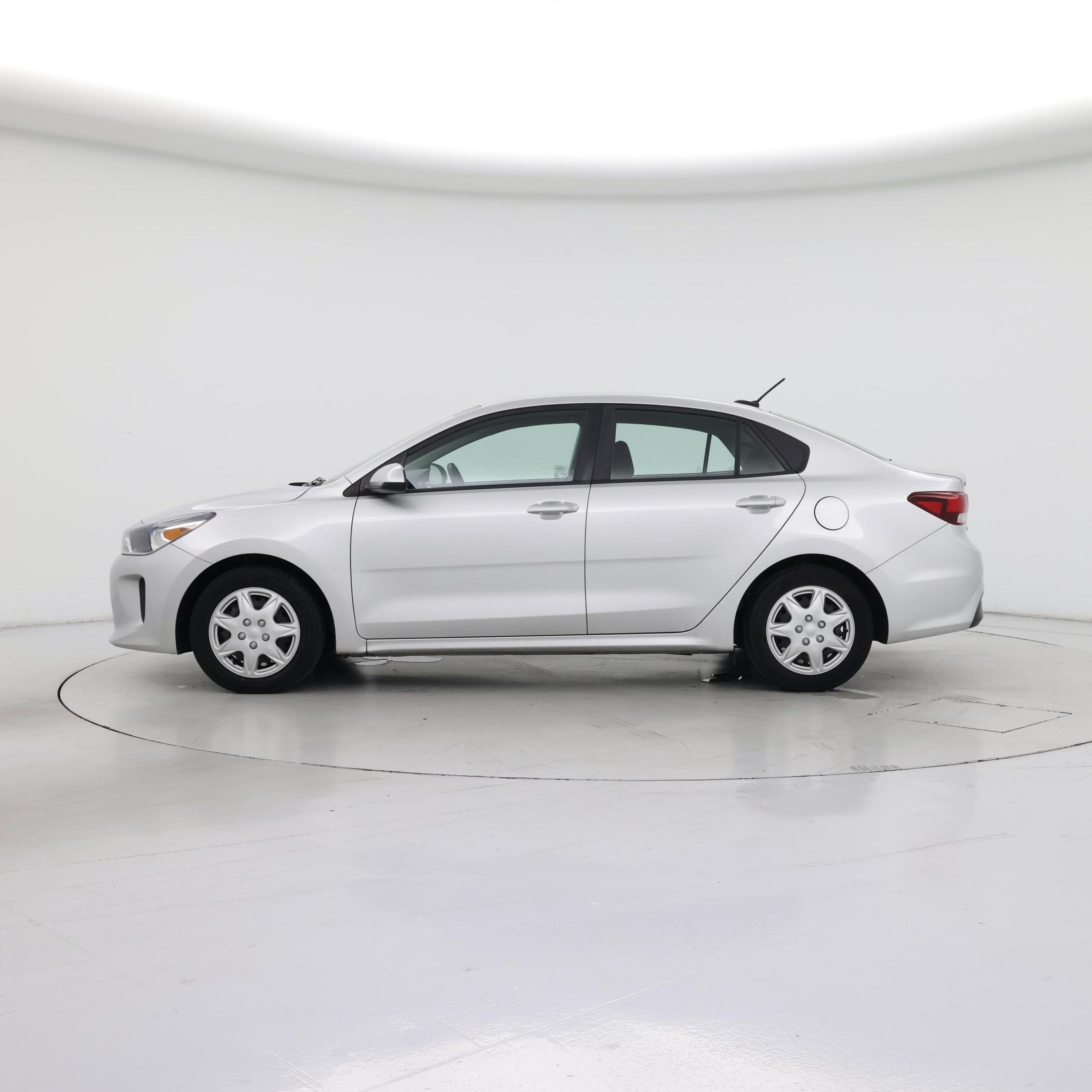 Thumbnail: 2019 Kia Rio - 3