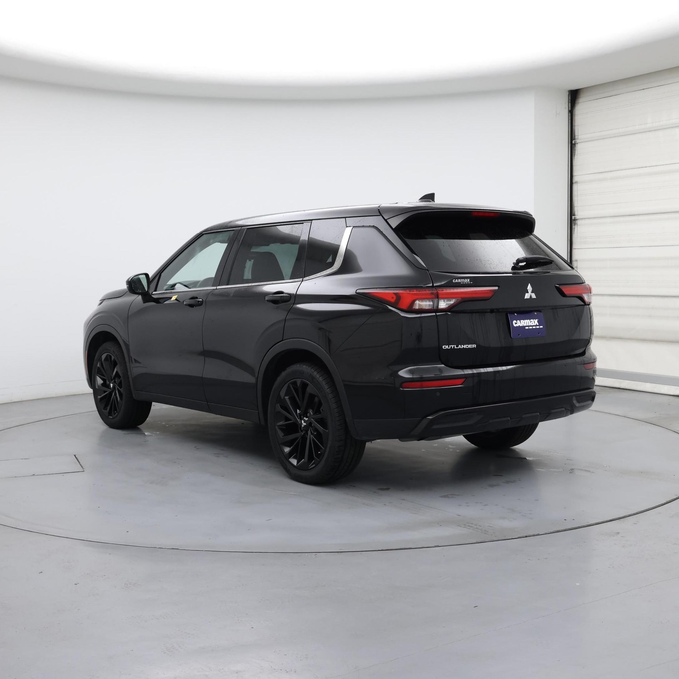 Thumbnail: 2022 Mitsubishi Outlander - 2