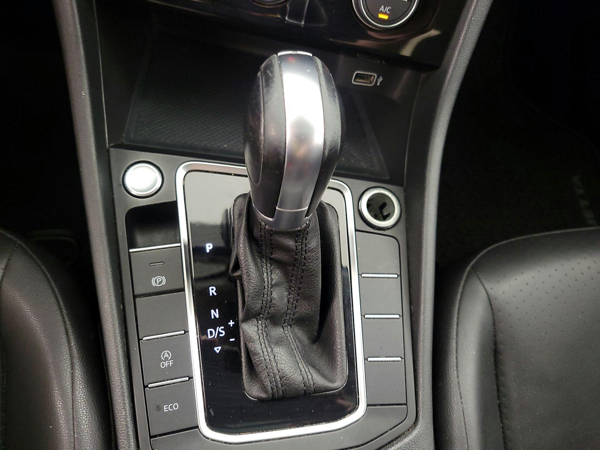 Thumbnail: 2019 Volkswagen Jetta - 17