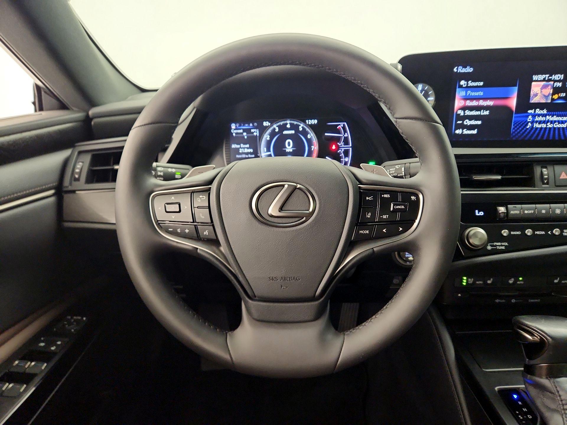 Thumbnail: 2022 Lexus ES - 10