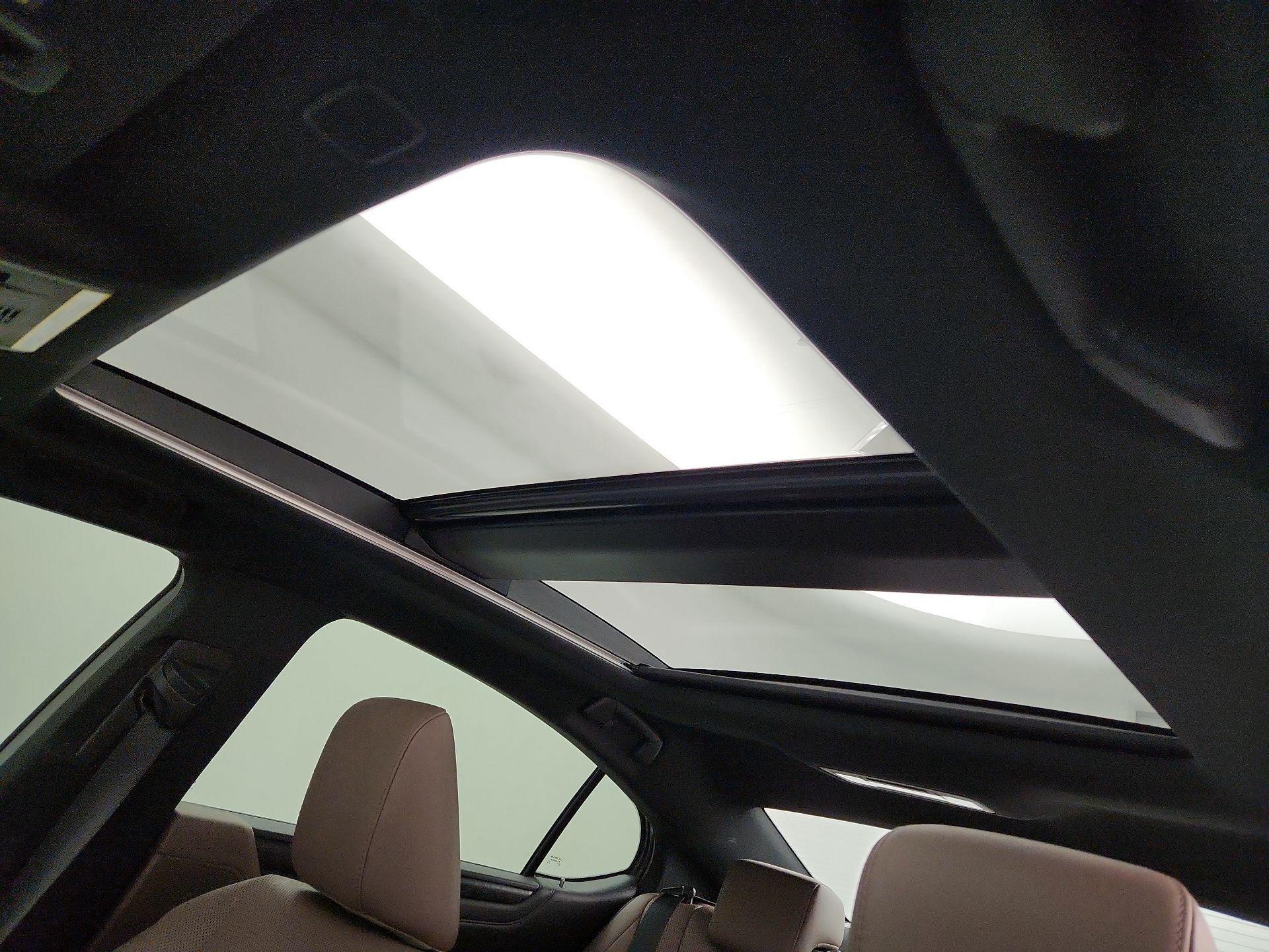 Thumbnail: 2022 Lexus ES - 19