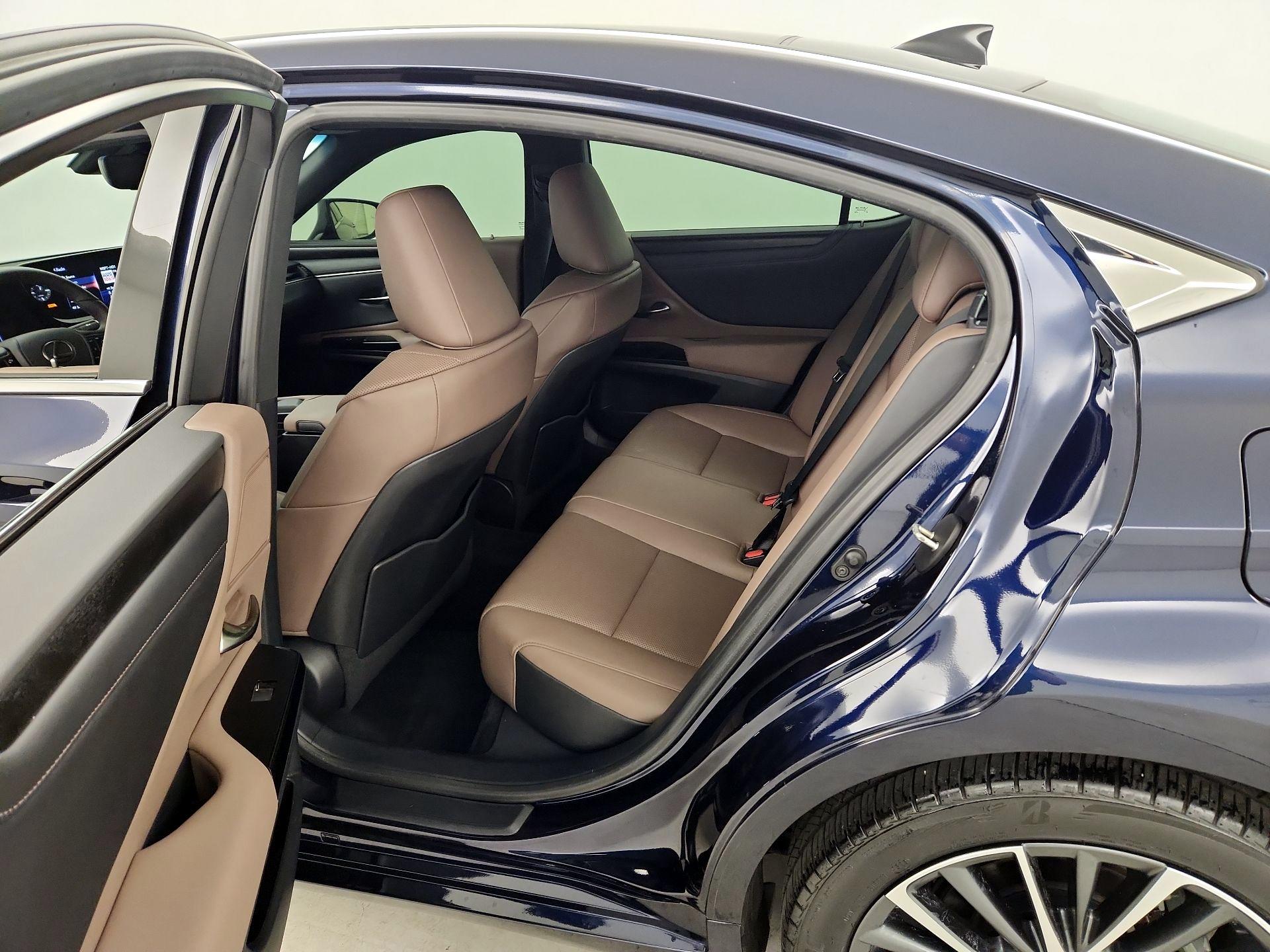 Thumbnail: 2022 Lexus ES - 20