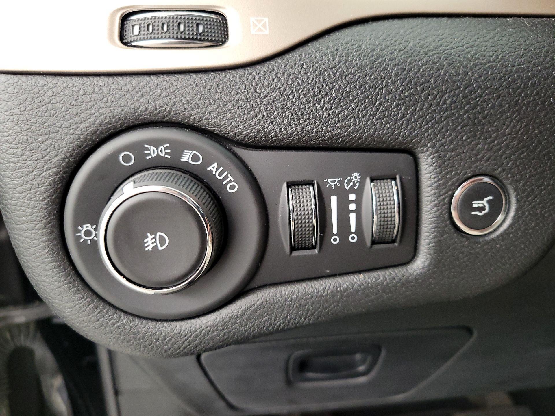 Thumbnail: 2017 Jeep Cherokee - 13