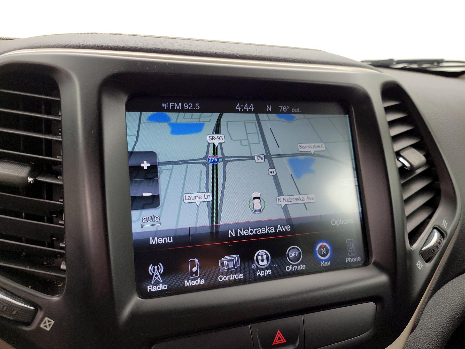 Thumbnail: 2017 Jeep Cherokee - 14