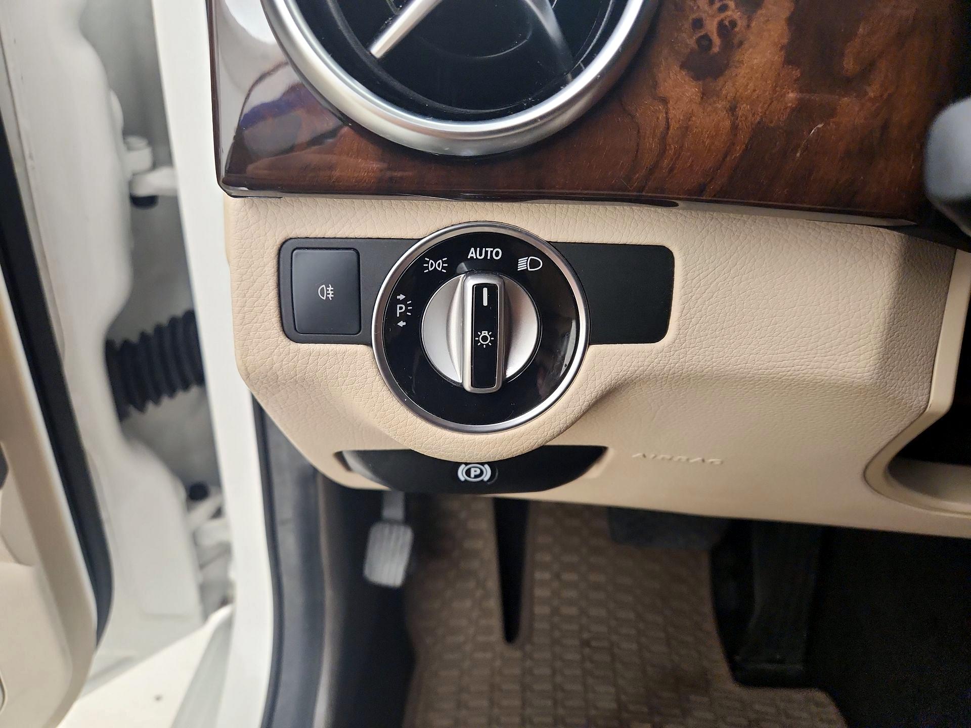 Thumbnail: 2015 Mercedes-Benz GLK - 13