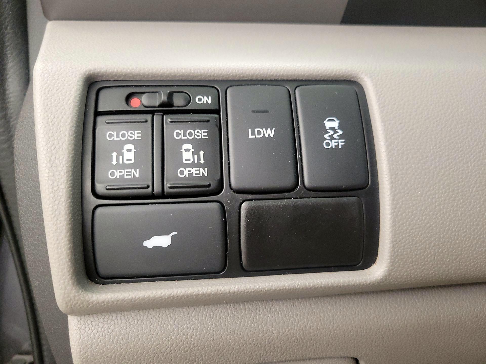 Thumbnail: 2016 Honda Odyssey - 13