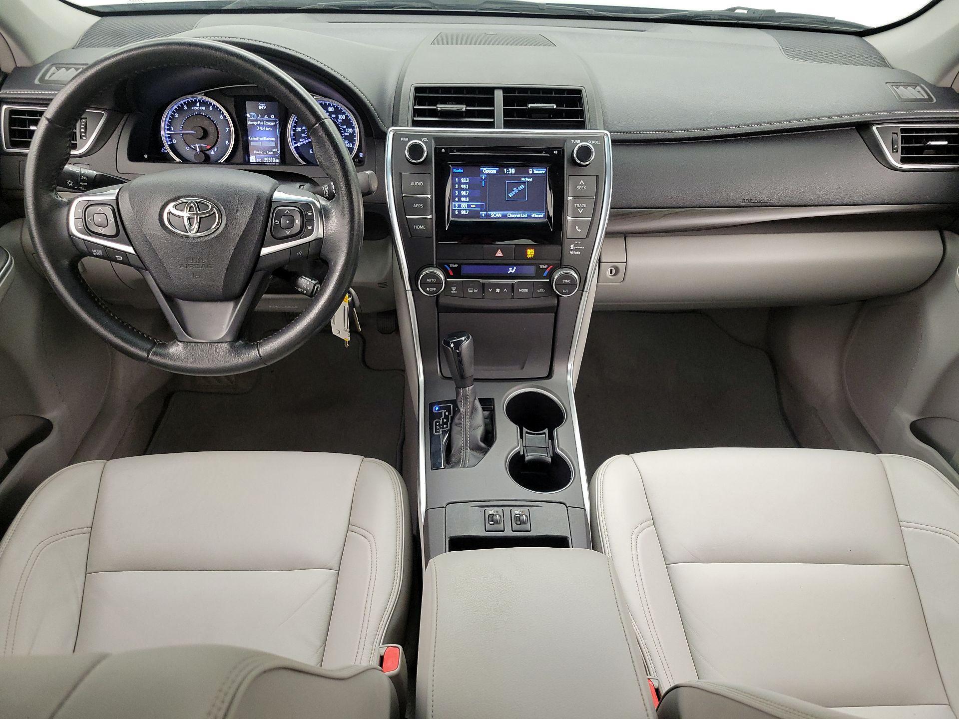 Thumbnail: 2015 Toyota Camry - 9