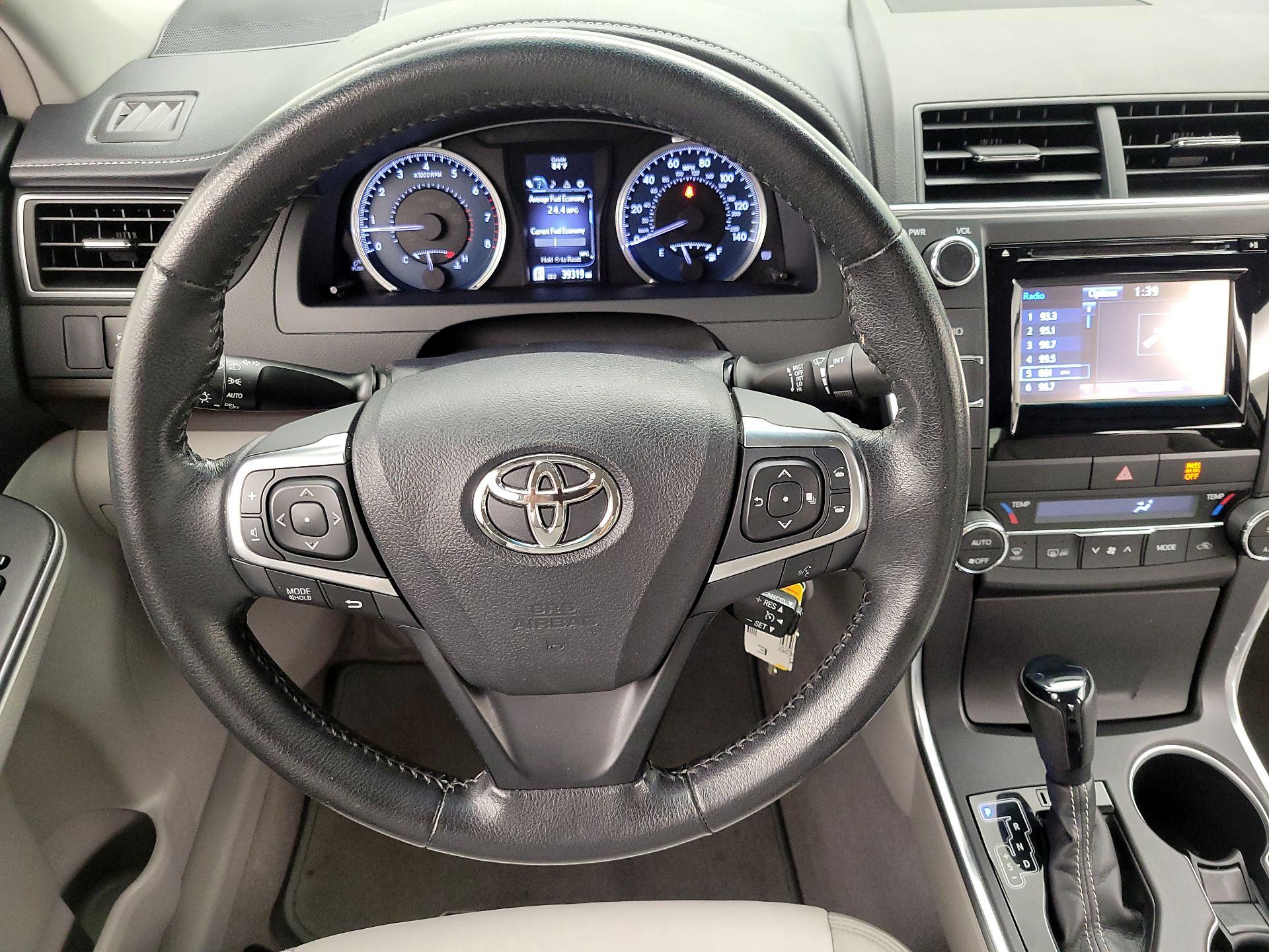 Thumbnail: 2015 Toyota Camry - 10