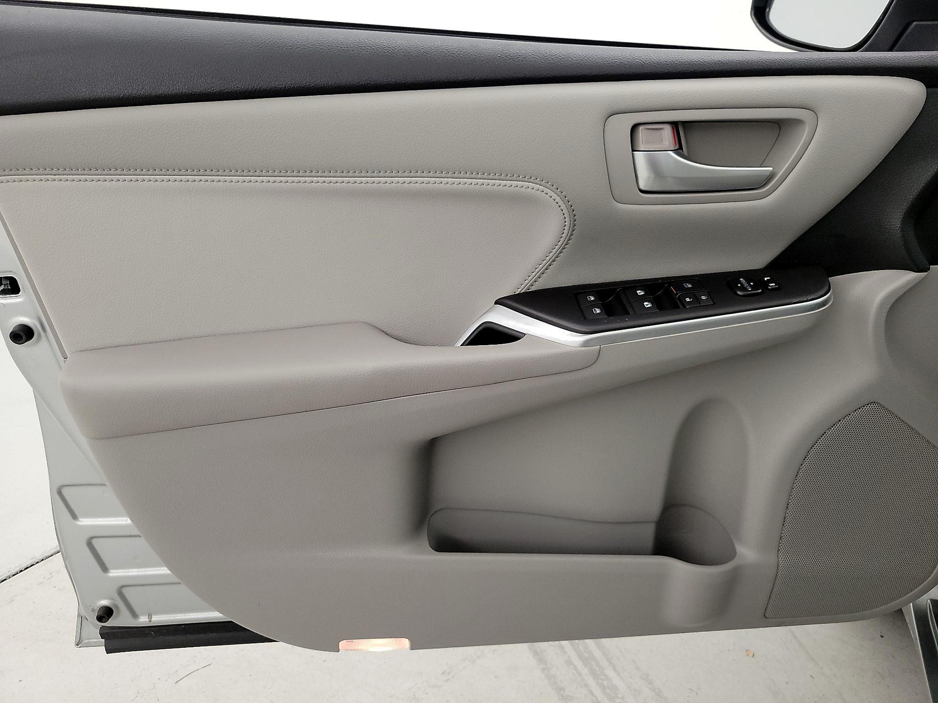 Thumbnail: 2015 Toyota Camry - 12