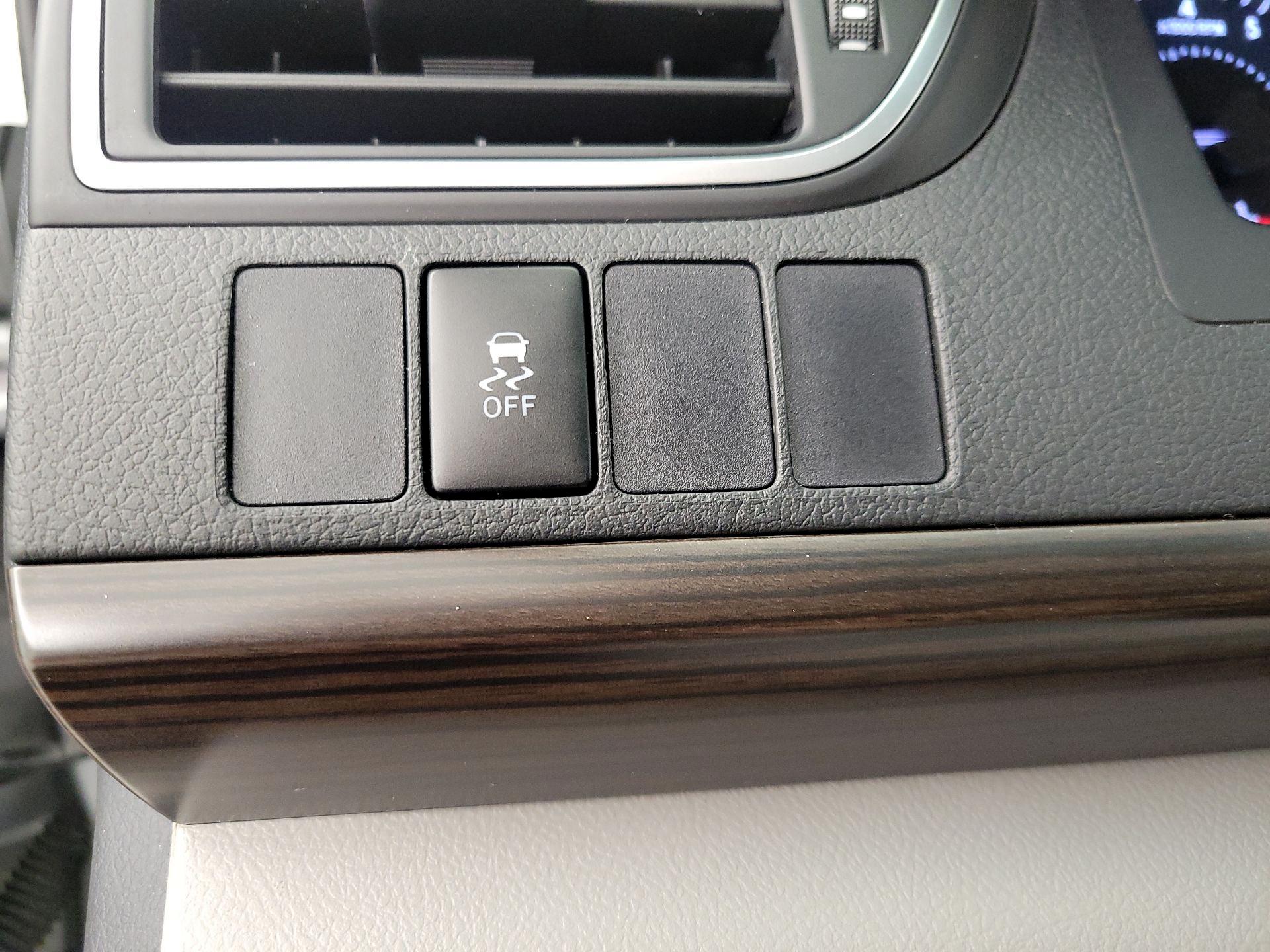 Thumbnail: 2015 Toyota Camry - 13