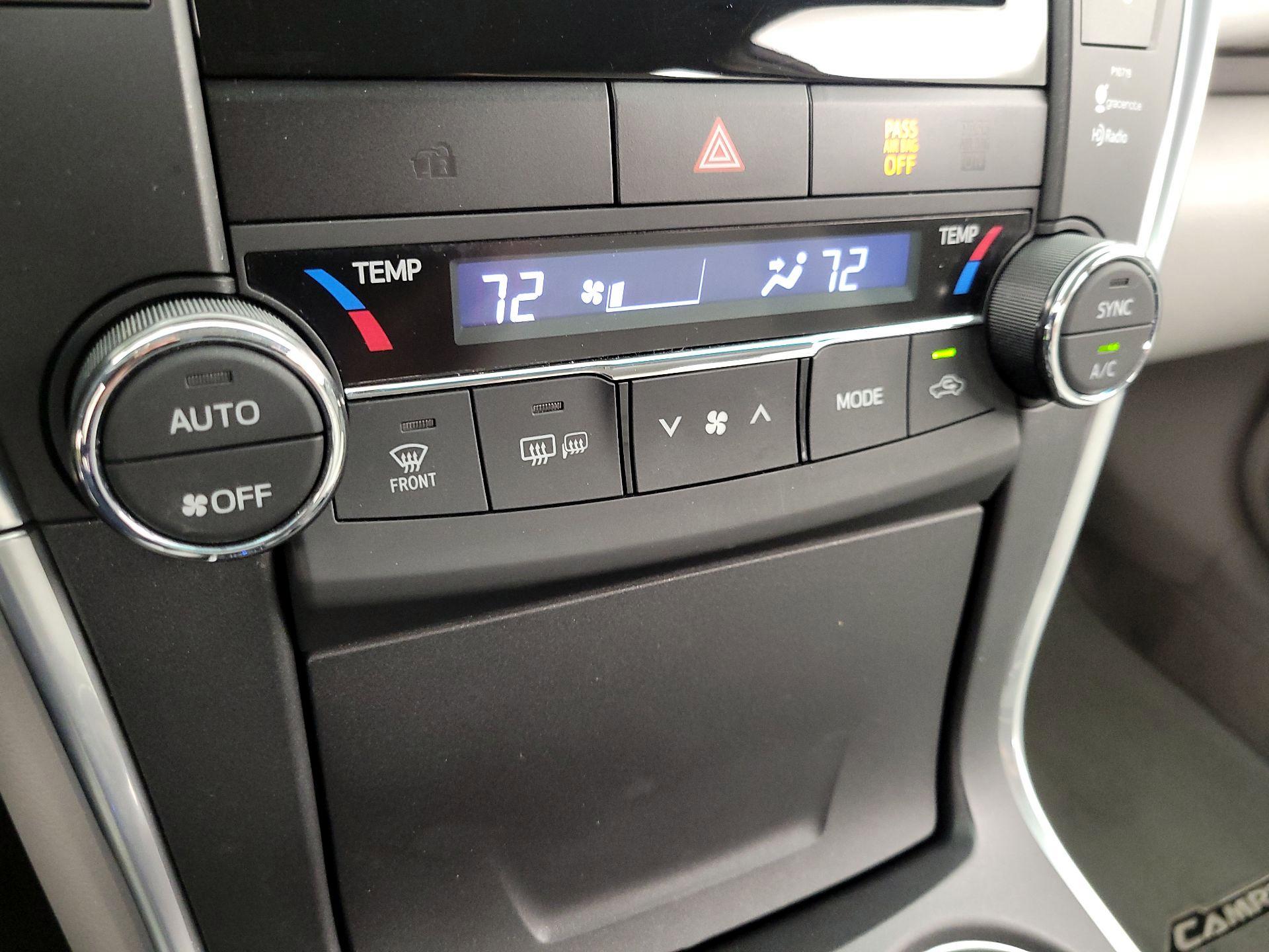 Thumbnail: 2015 Toyota Camry - 16
